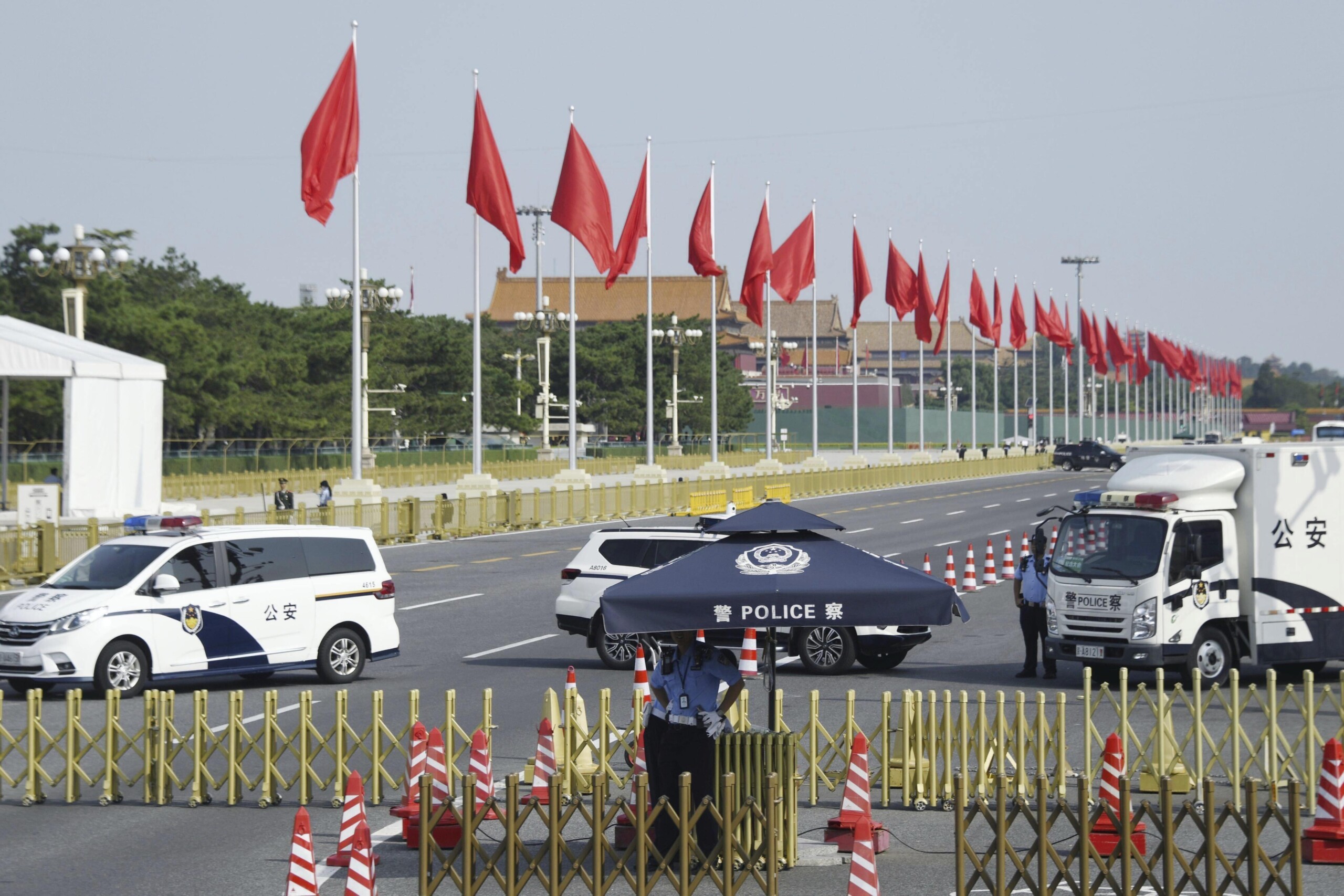 China: train hits workers in Kunming, 11 dead and 2 injured 1 china train hits workers in kunming 11 dead and 2 injured scaled