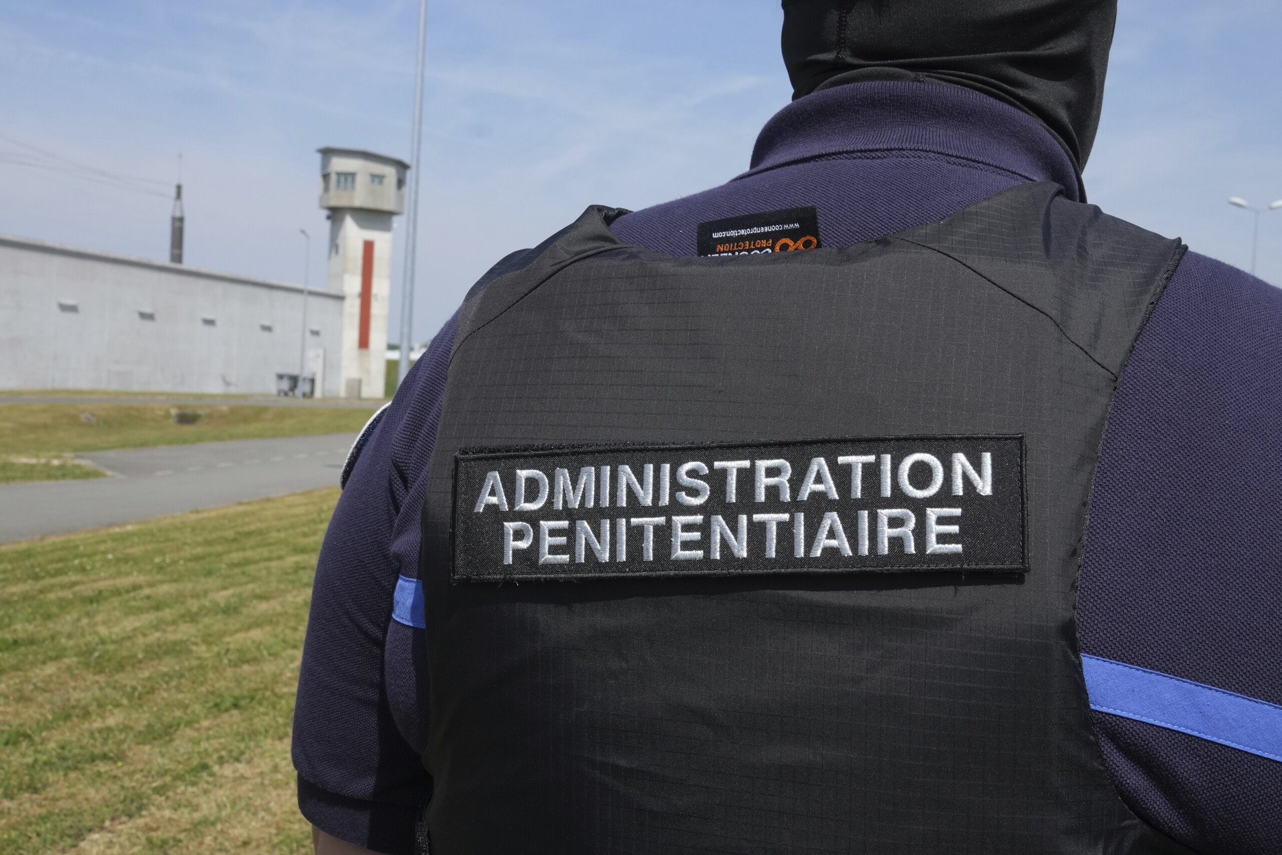 france two prisoners escape from dijon prison scaled