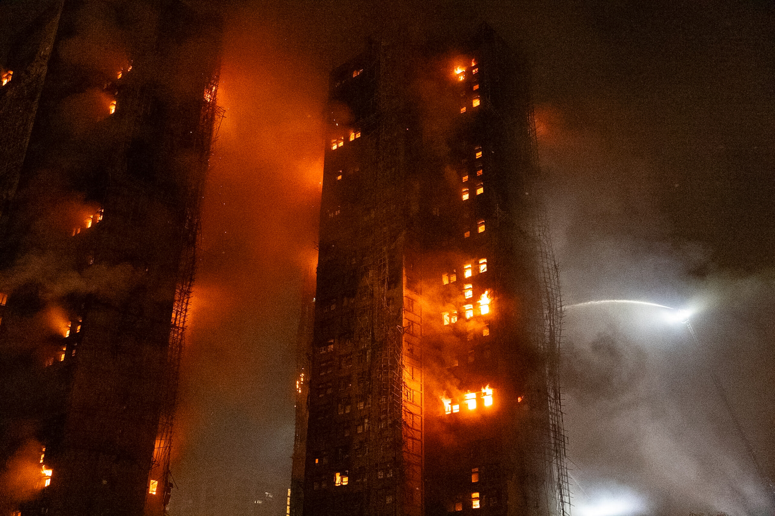 hong kong death toll from fire rises to 44 scaled