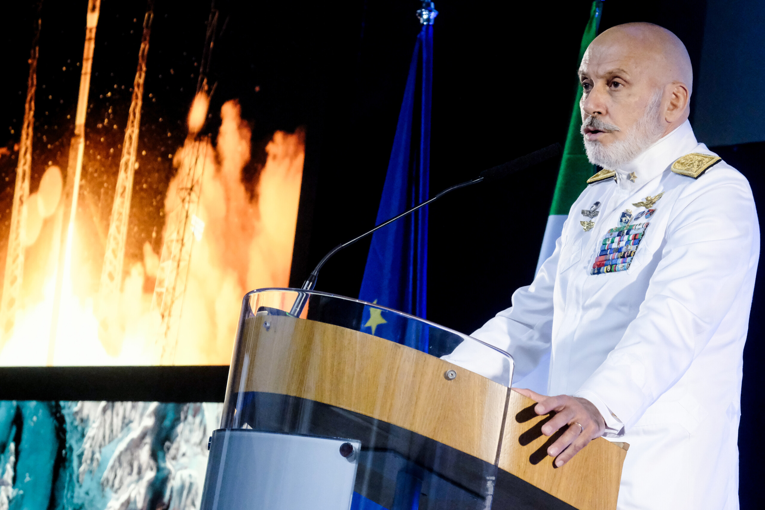 Ukraine, Cavo Dragone: “NATO considering preventive strike against Russia” 1 ukraine cavo dragone nato considering preventive strike against russia scaled