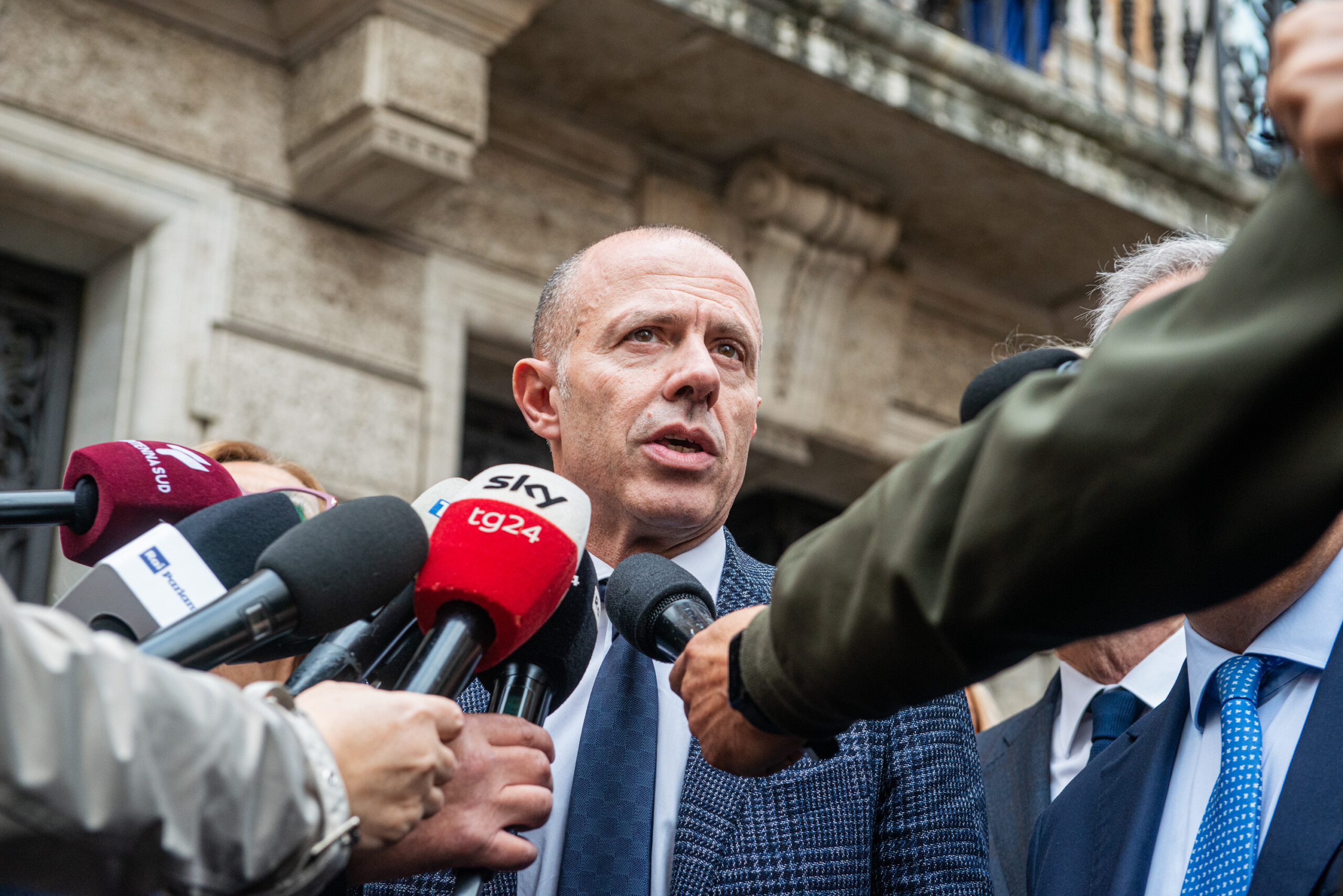 lega no longe28091range weapons for ukraine extending aid would not be in line with negotiations scaled