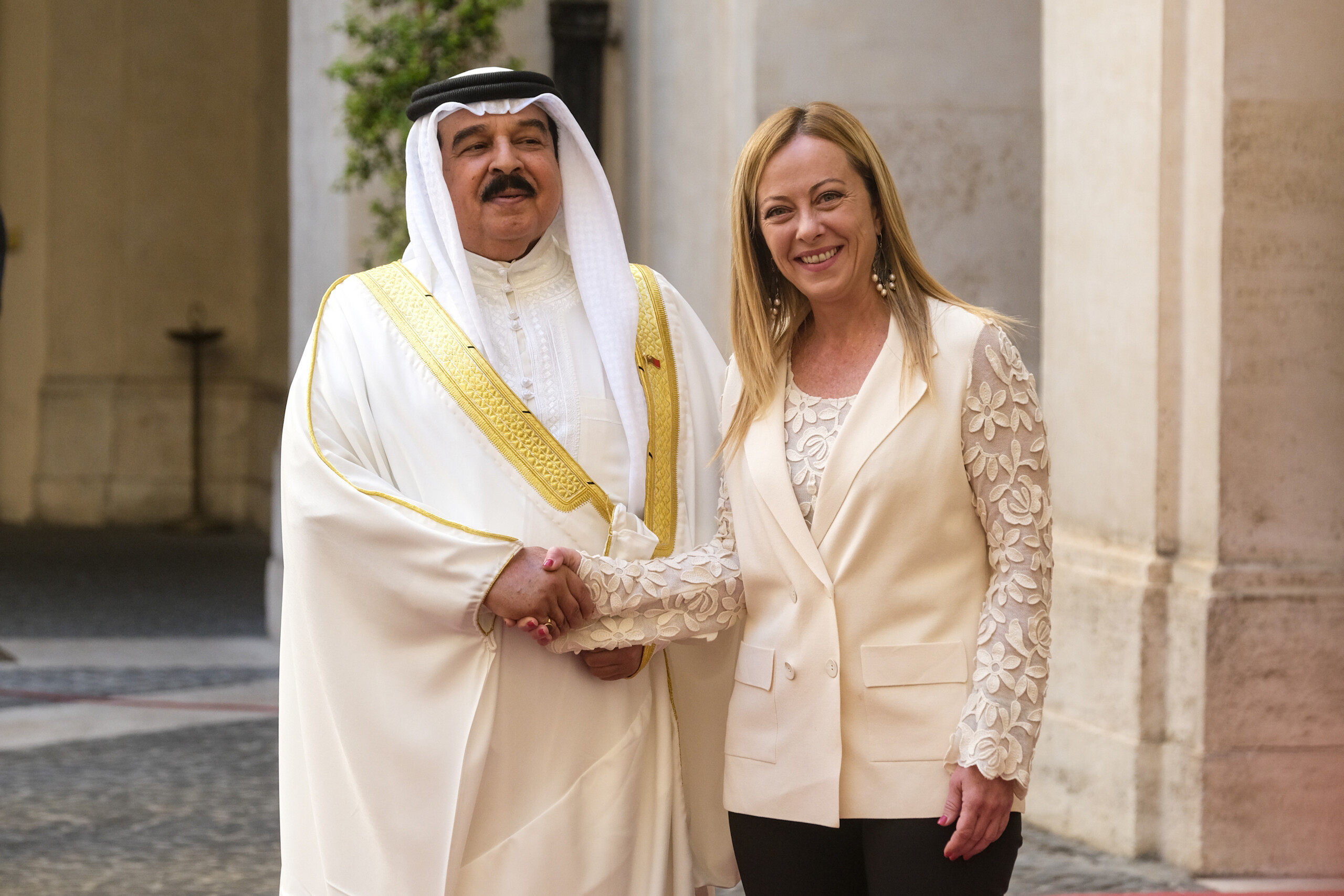 Meloni in Bahrain, summit with the King: focus on Middle East and Ukraine 1 meloni in bahrain summit with the king focus on middle east and ukraine scaled