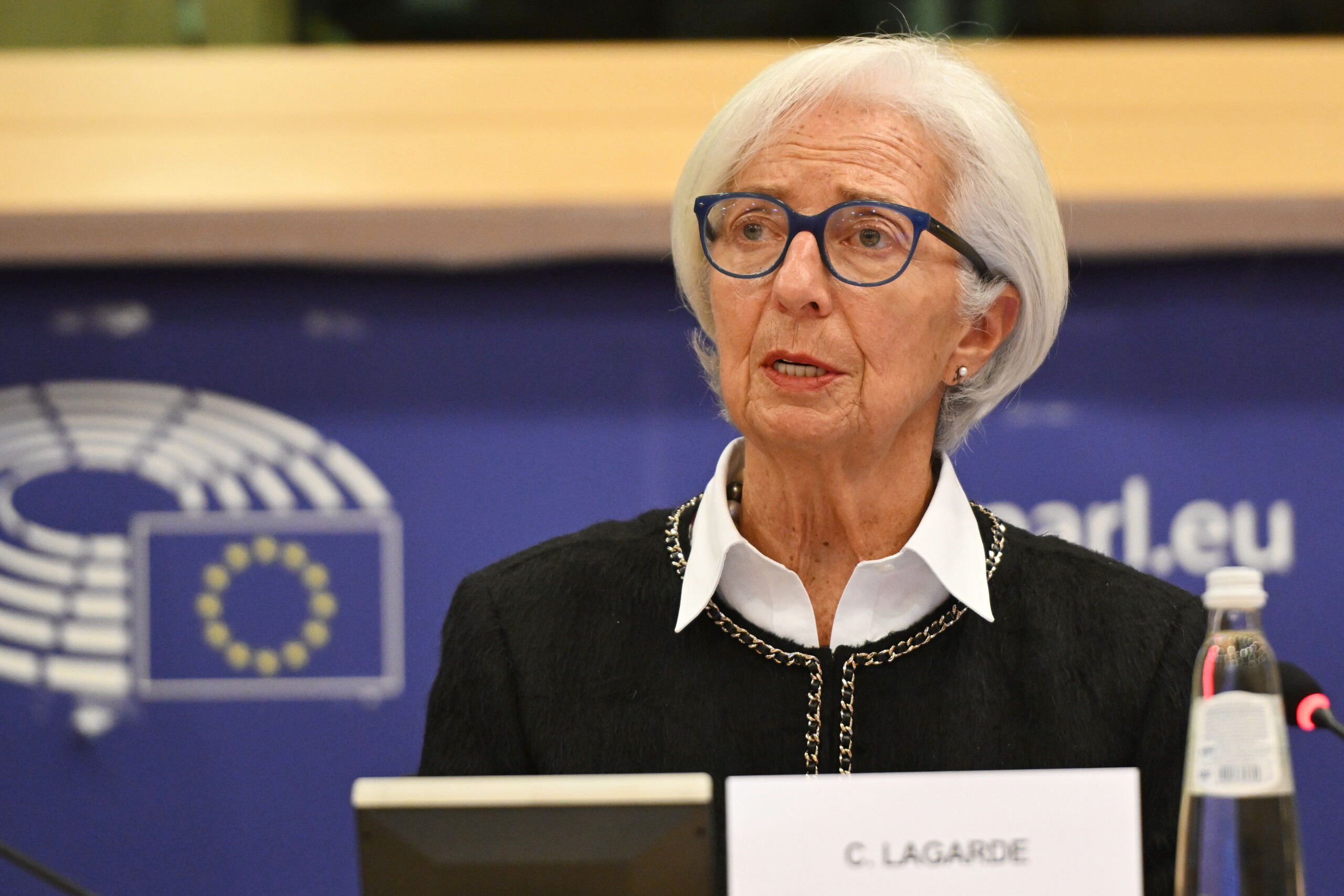 ukraine lagarde we will help kyiv but we will not violate the treaty scaled
