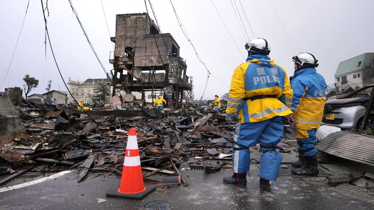 earthquakes in japan the toll stands at 33 injured after 7 5 magnitude quake