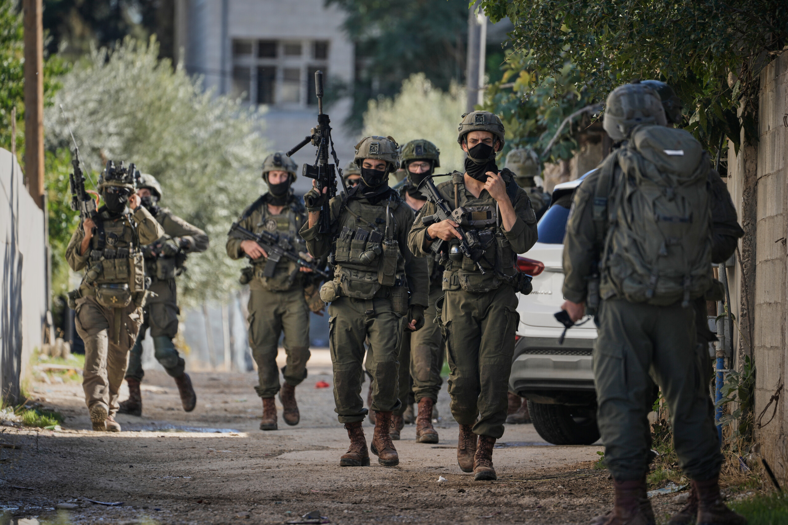middle east media reports 100 palestinians arrested in idf raid in the west bank scaled