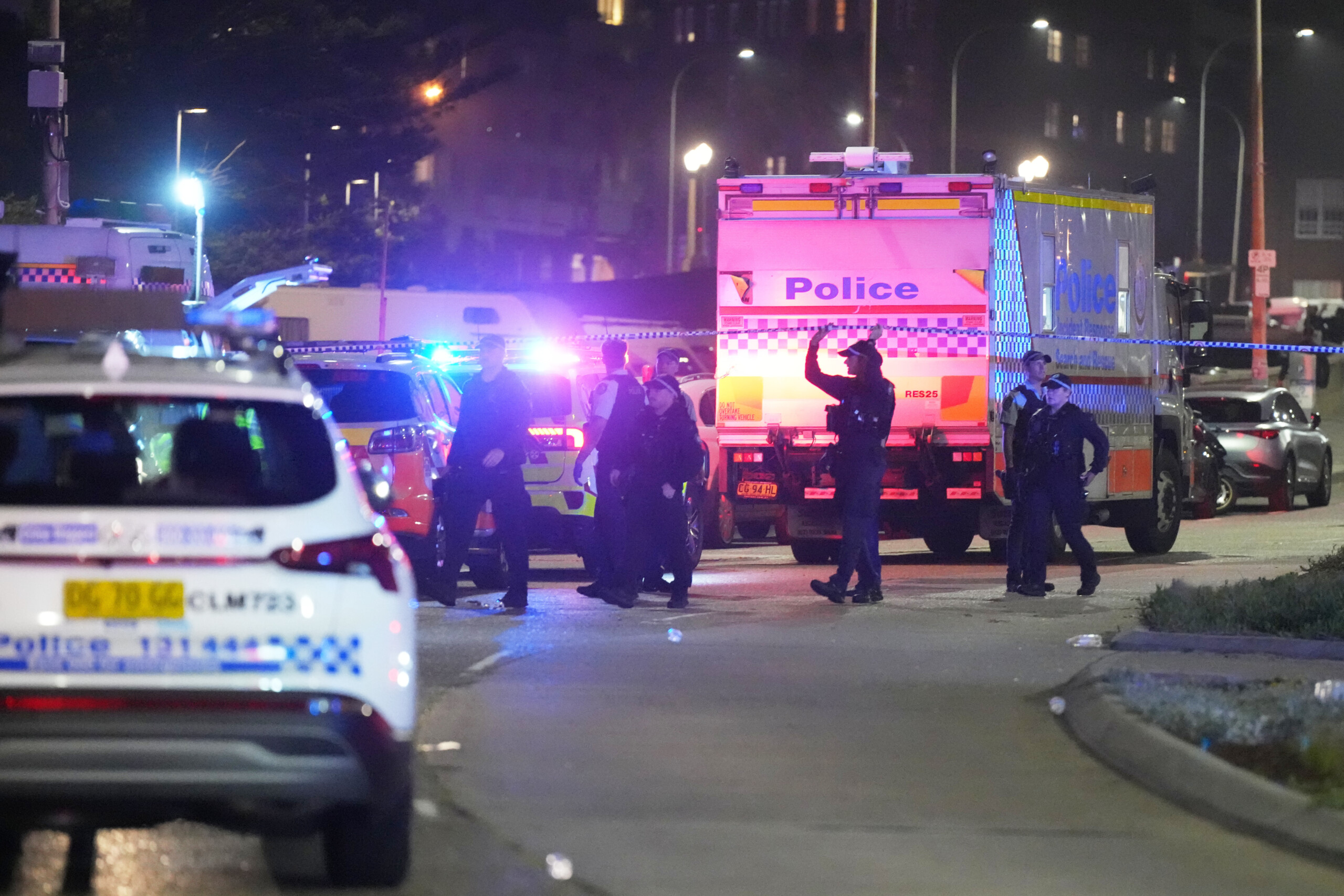 Australia, sources: “Sydney attackers possibly of Pakistani origin, search under way for a third suspect” 1 australia sources sydney attackers possibly of pakistani origin search under way for a third suspect scaled