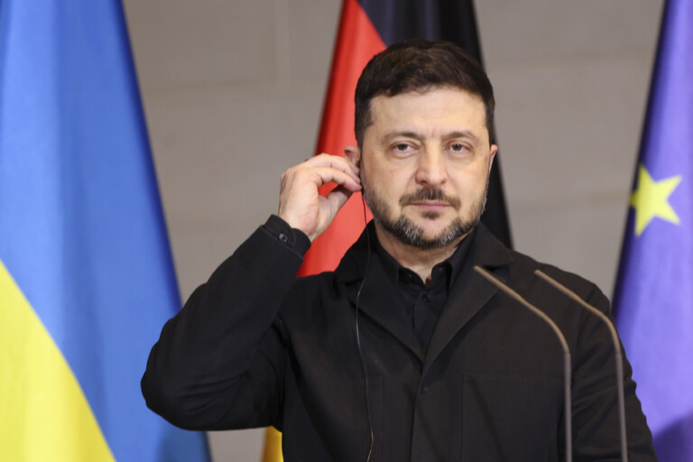 ukraine zelensky with the us dialogue is simple trump can stop putin