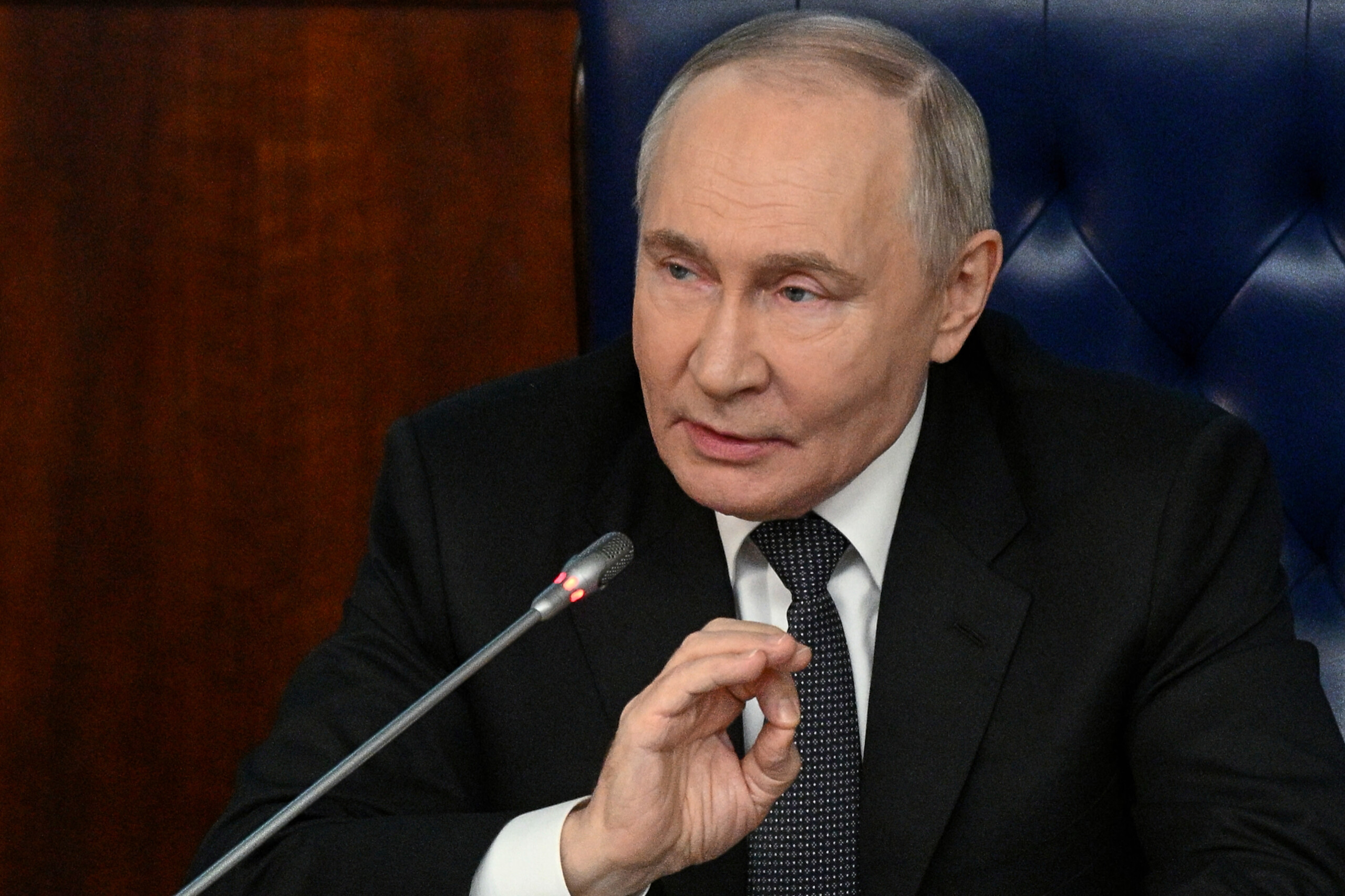 ukraine putin kiev not yet willing to discuss territorial issues scaled