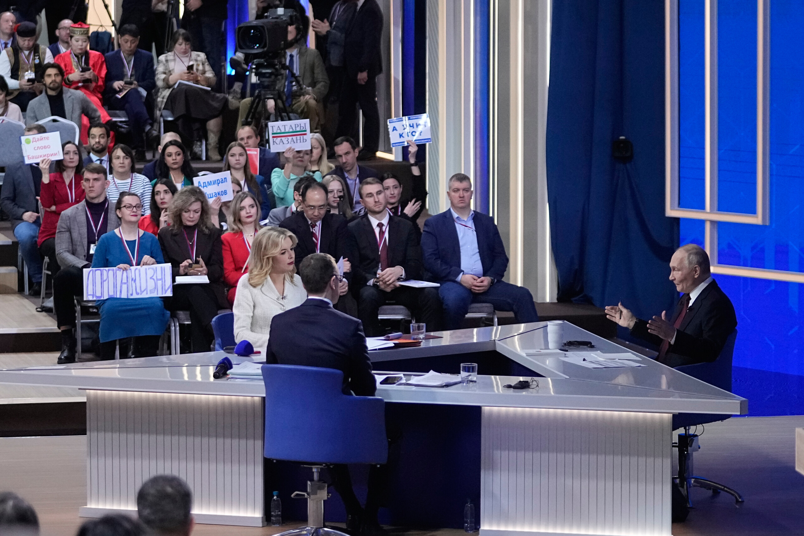 ukraine putin ready to halt attacks on ukraine on election day scaled