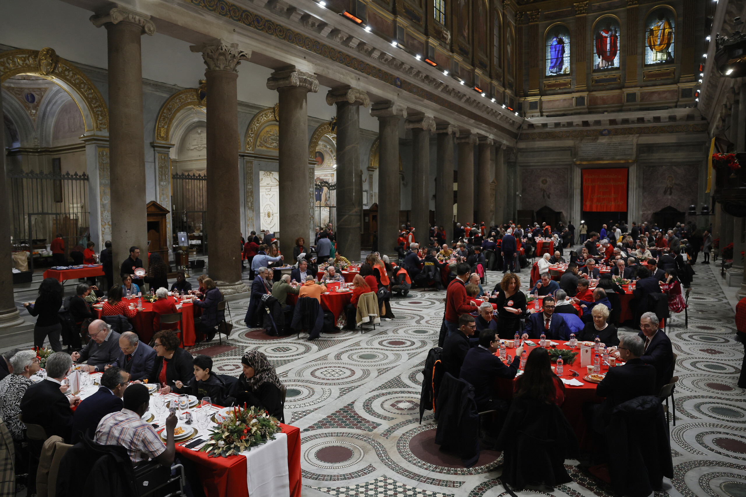 christmas 80000 people in italy attend santegidio lunches scaled
