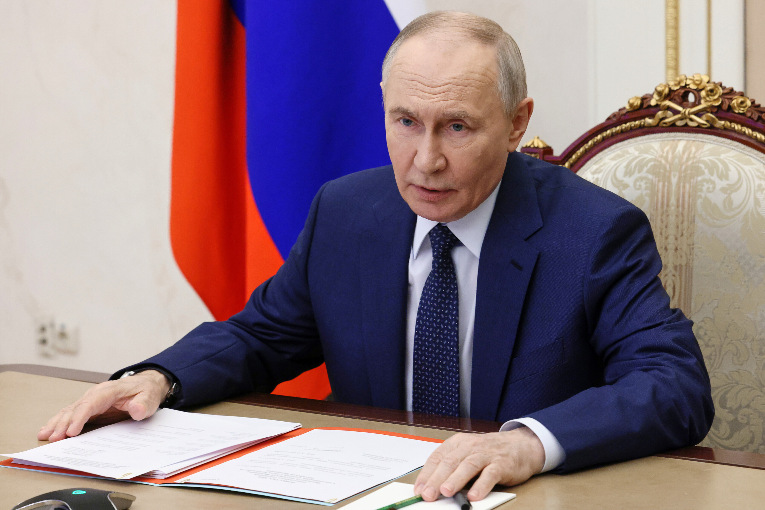 ukraine putin if kiev does not end the war peacefully we will do so by force scaled