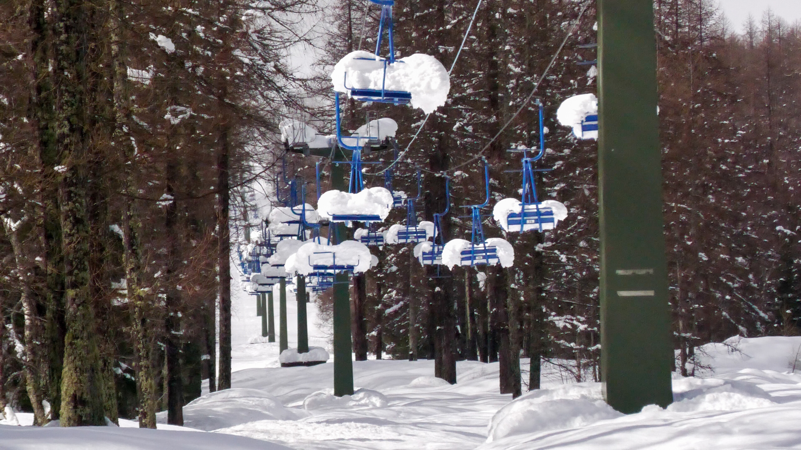 mountains macugnaga cable car accident 3 injured 100 people stranded at altitude scaled