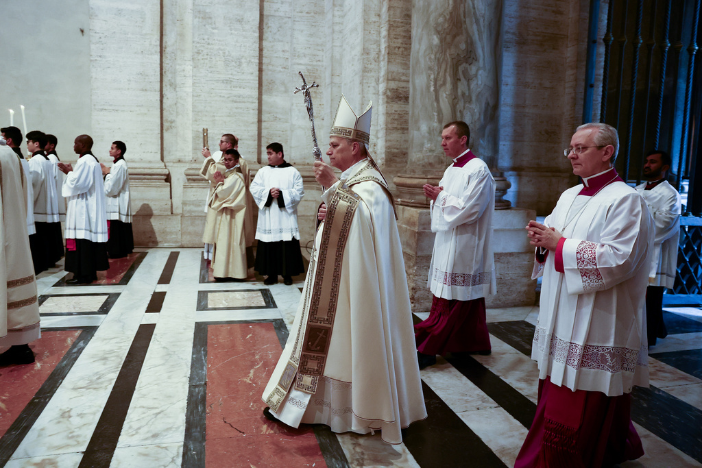 jubilee pope leo xiv closes the holy door of st peters basilica