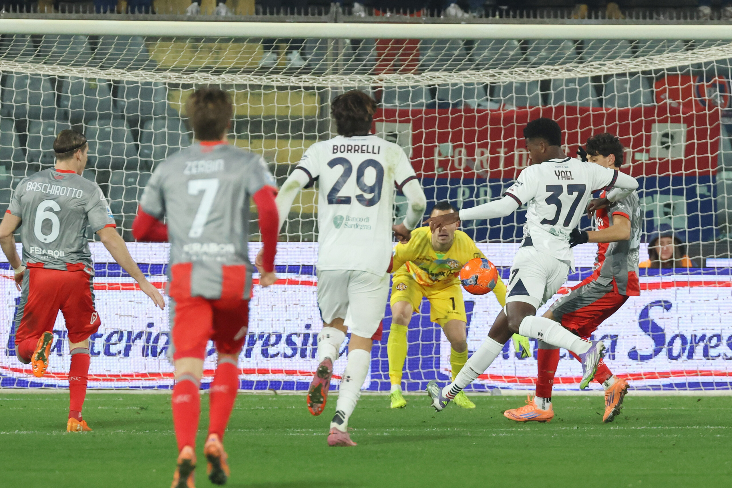 Football: Serie A, Cremonese-Cagliari 2-2 1 football serie a cremonese cagliari 2 2 scaled