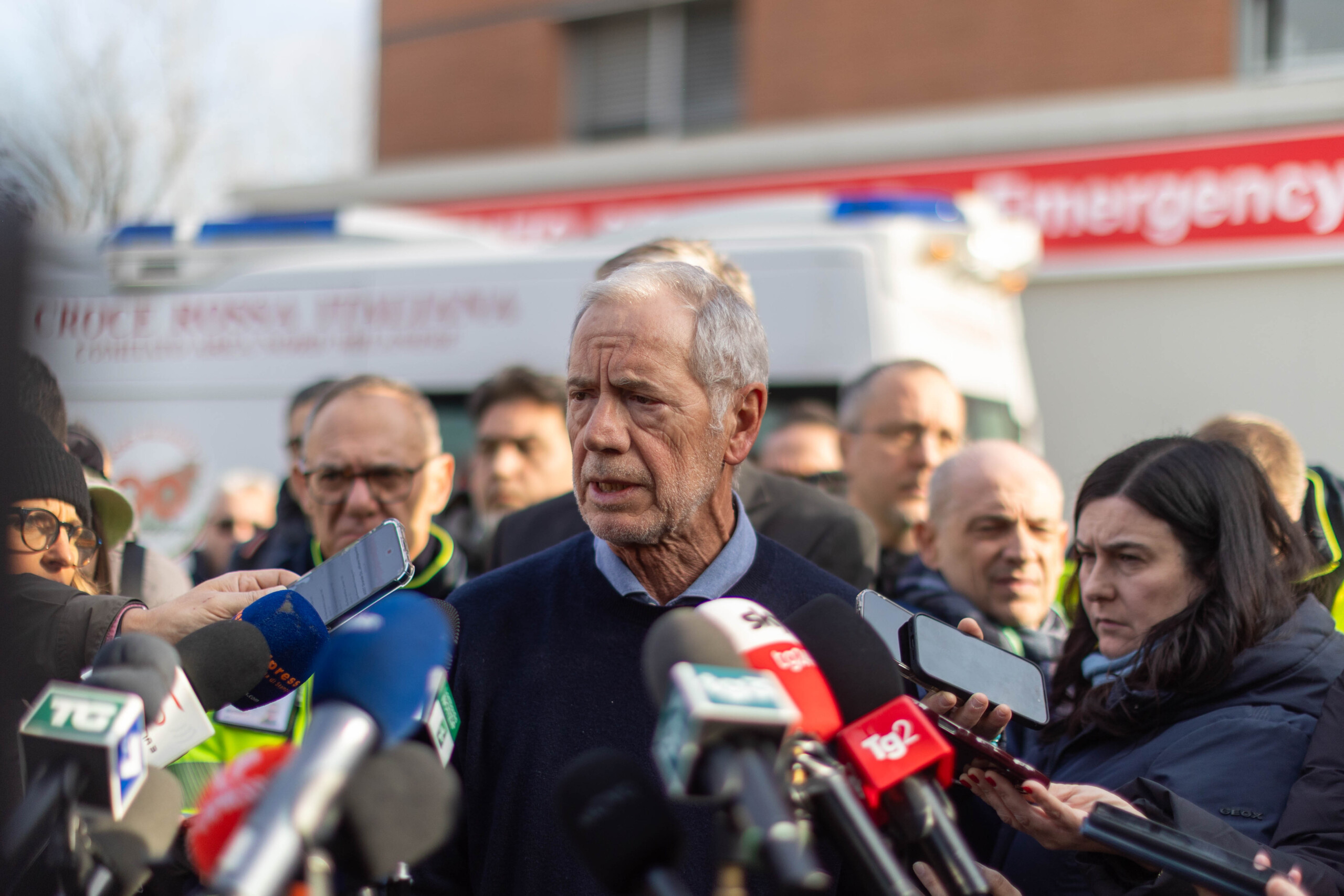 crans montana bertolaso seven youths in intensive care and five at the burn center scaled