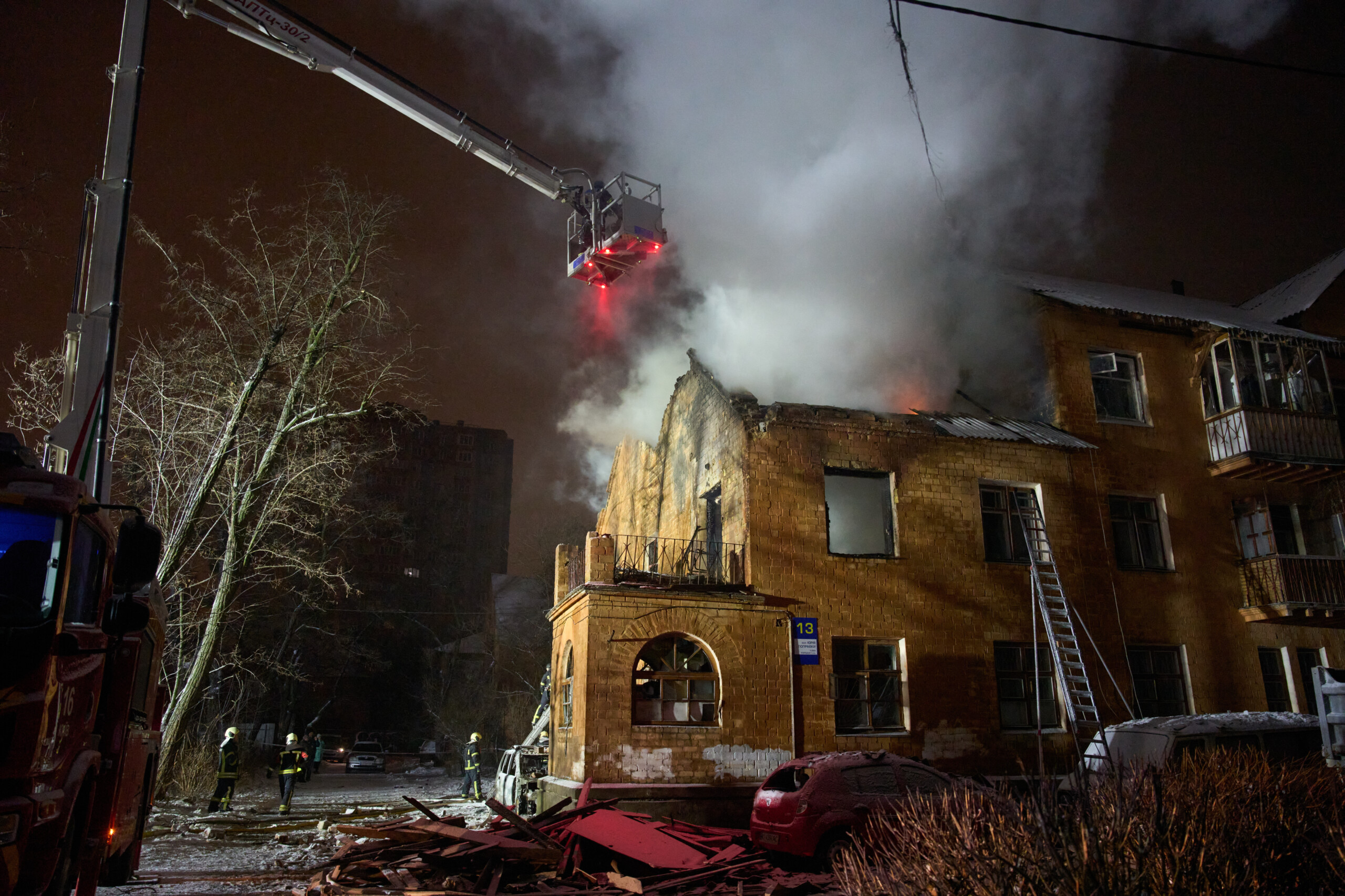 ukraine russian raid on kyiv power and water outages scaled