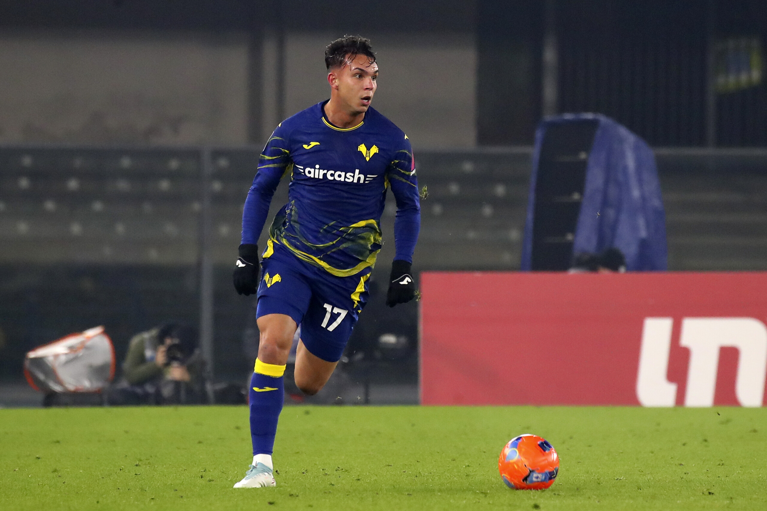 Napoli officially signs Giovane from Verona 1 napoli officially signs giovane from verona scaled