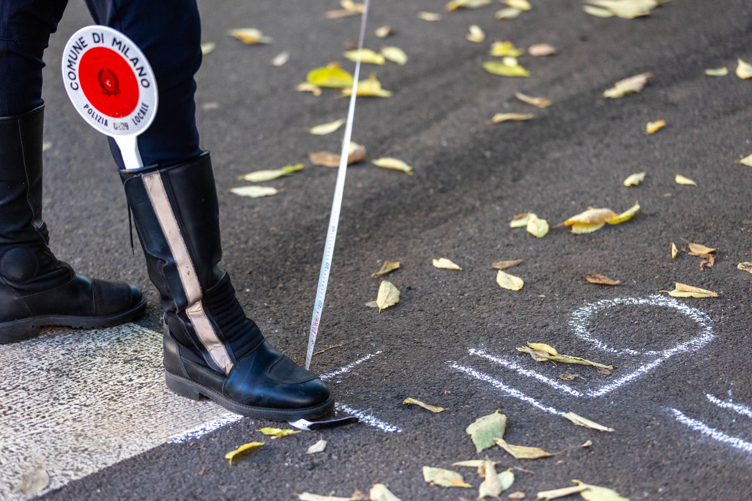 milan shooting in the street 20 year old man killed a police officer opened fire scaled