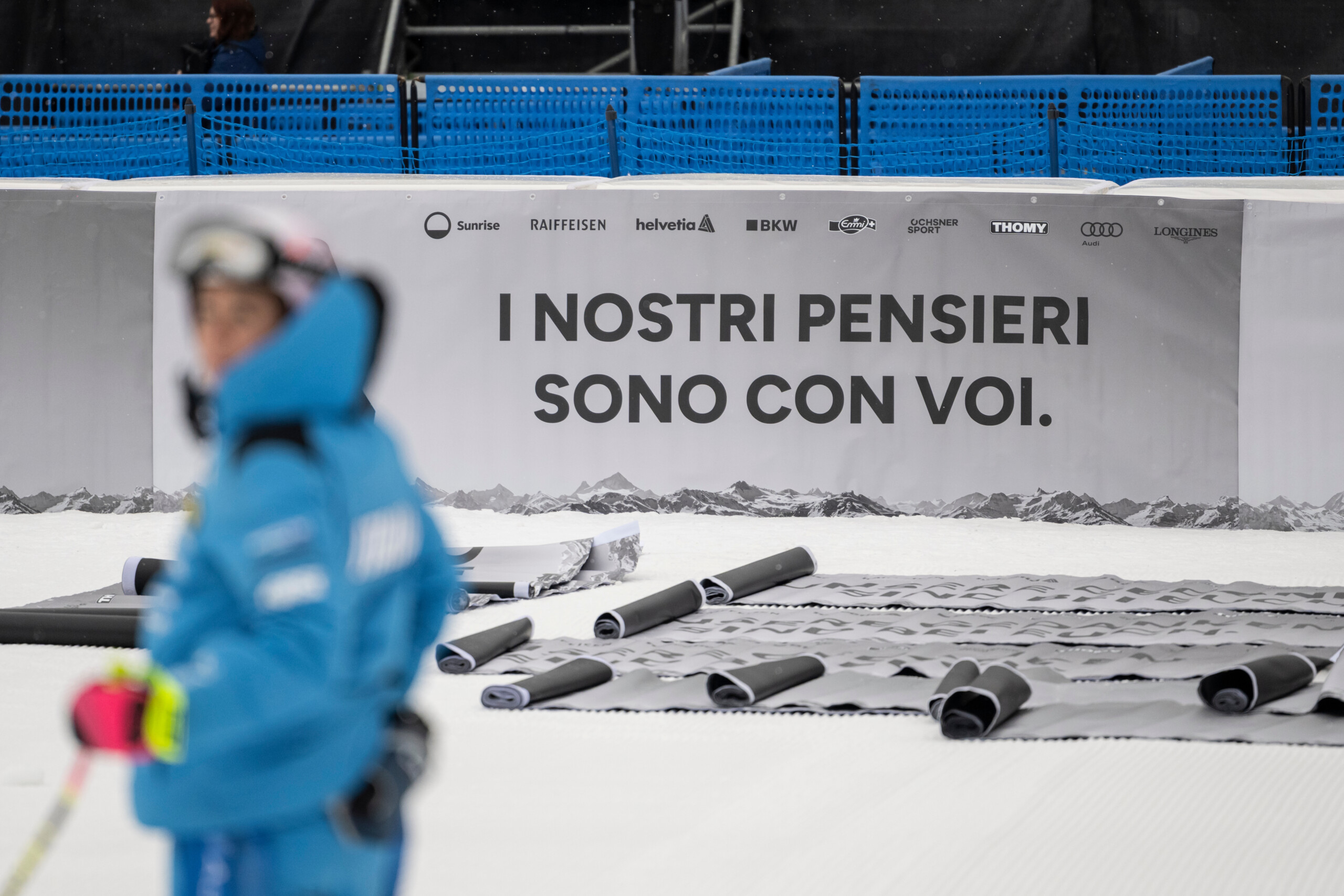Crans Montana: Women's national ski team pays tribute to New Year's Eve victims 1 crans montana womens national ski team pays tribute to new years eve victims scaled