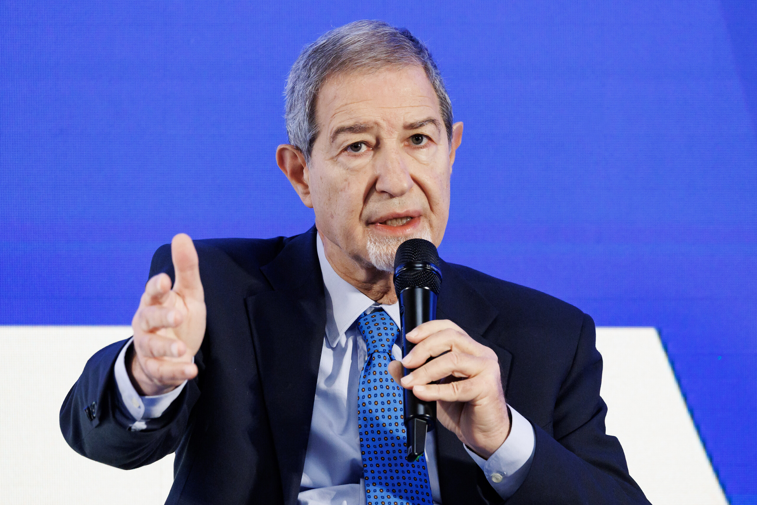 niscemi musumeci there was looting in suits and ties scaled