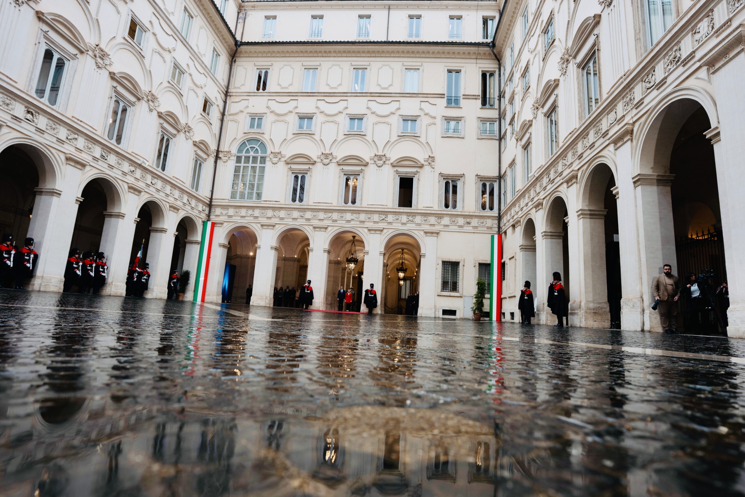 government council of ministers meeting at 5 30 p m migrants bill also on the agenda scaled