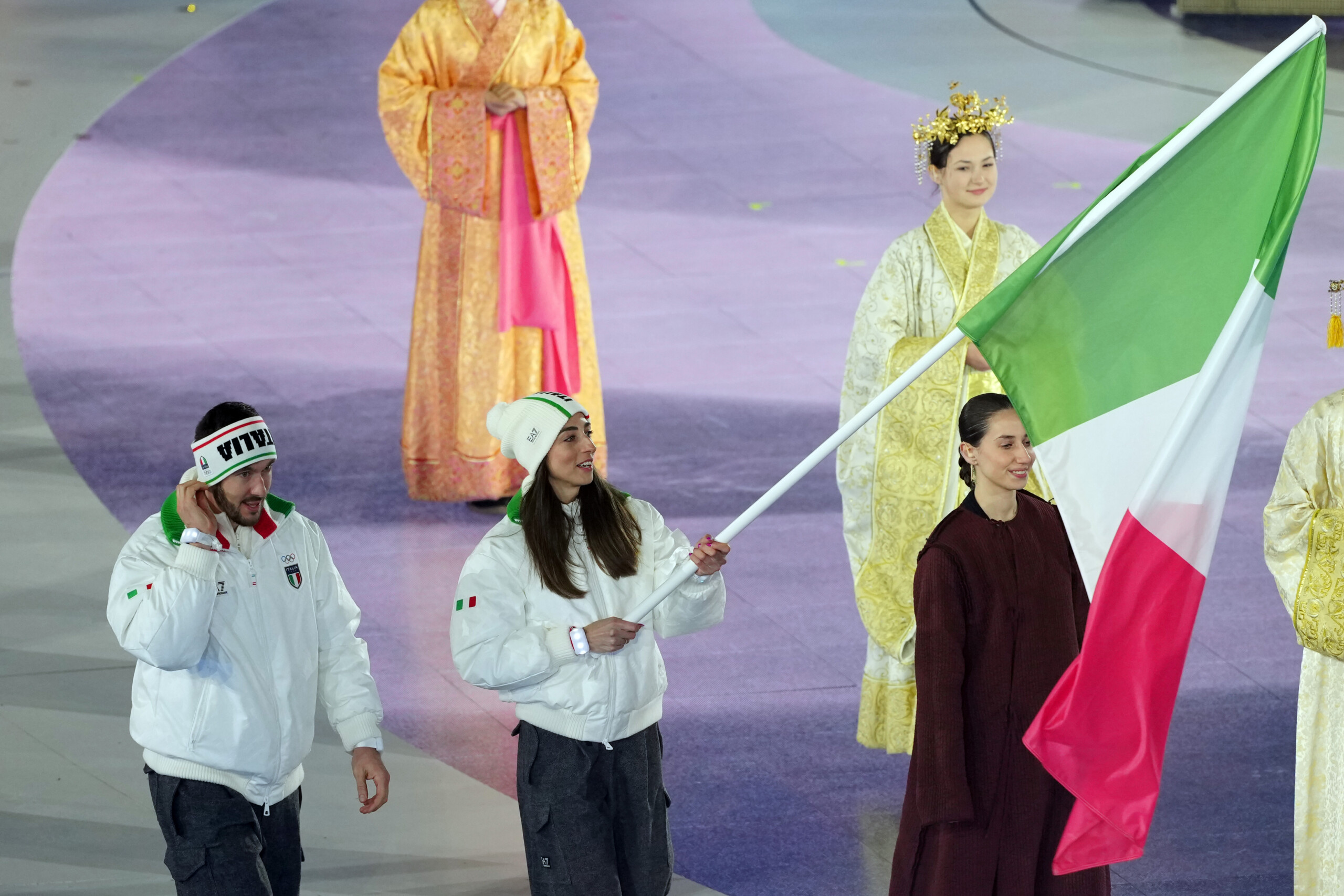 Milano Cortina, closing ceremony: Italian team led by Vittozzi and Ghiotto 1 milano cortina closing ceremony italian team led by vittozzi and ghiotto scaled