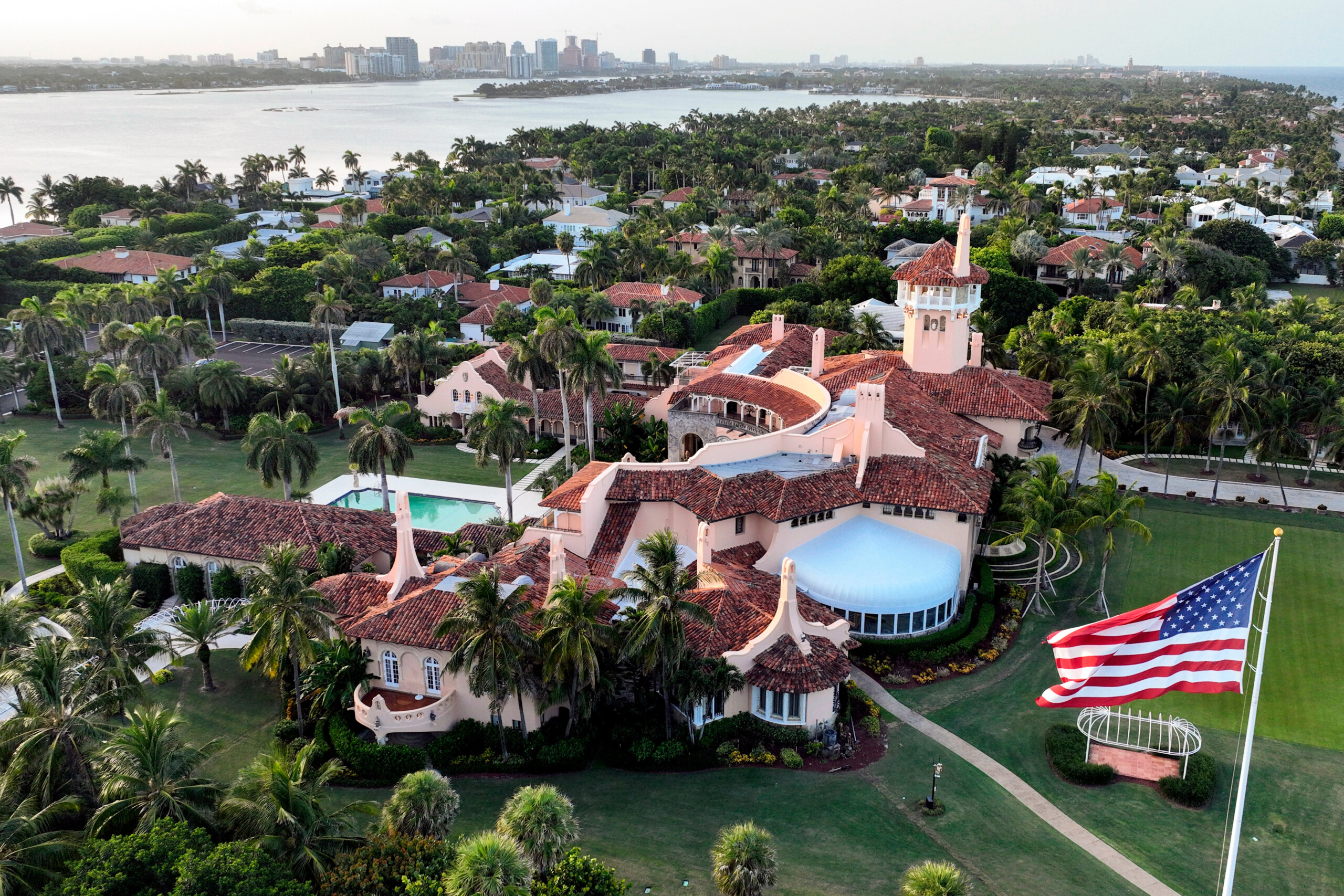 us armed man enters mar a lago killed scaled