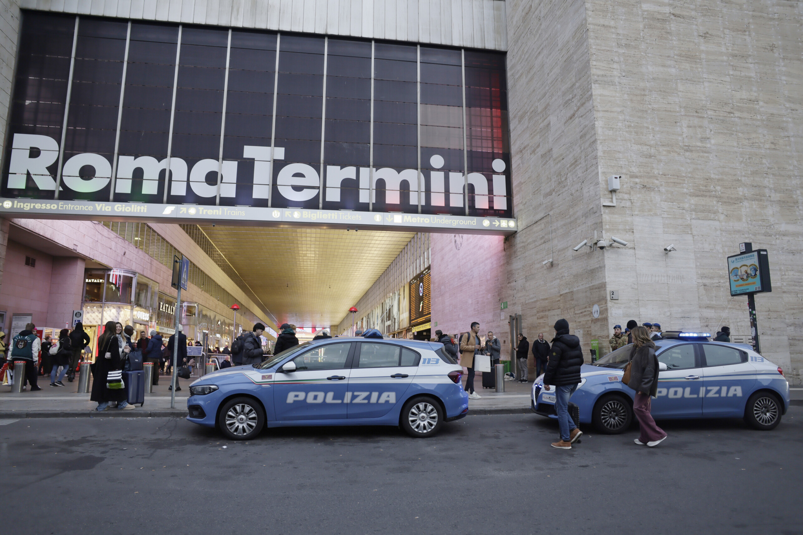 theft at roma termini station the former cashier i made mistakes but im not a thief scaled