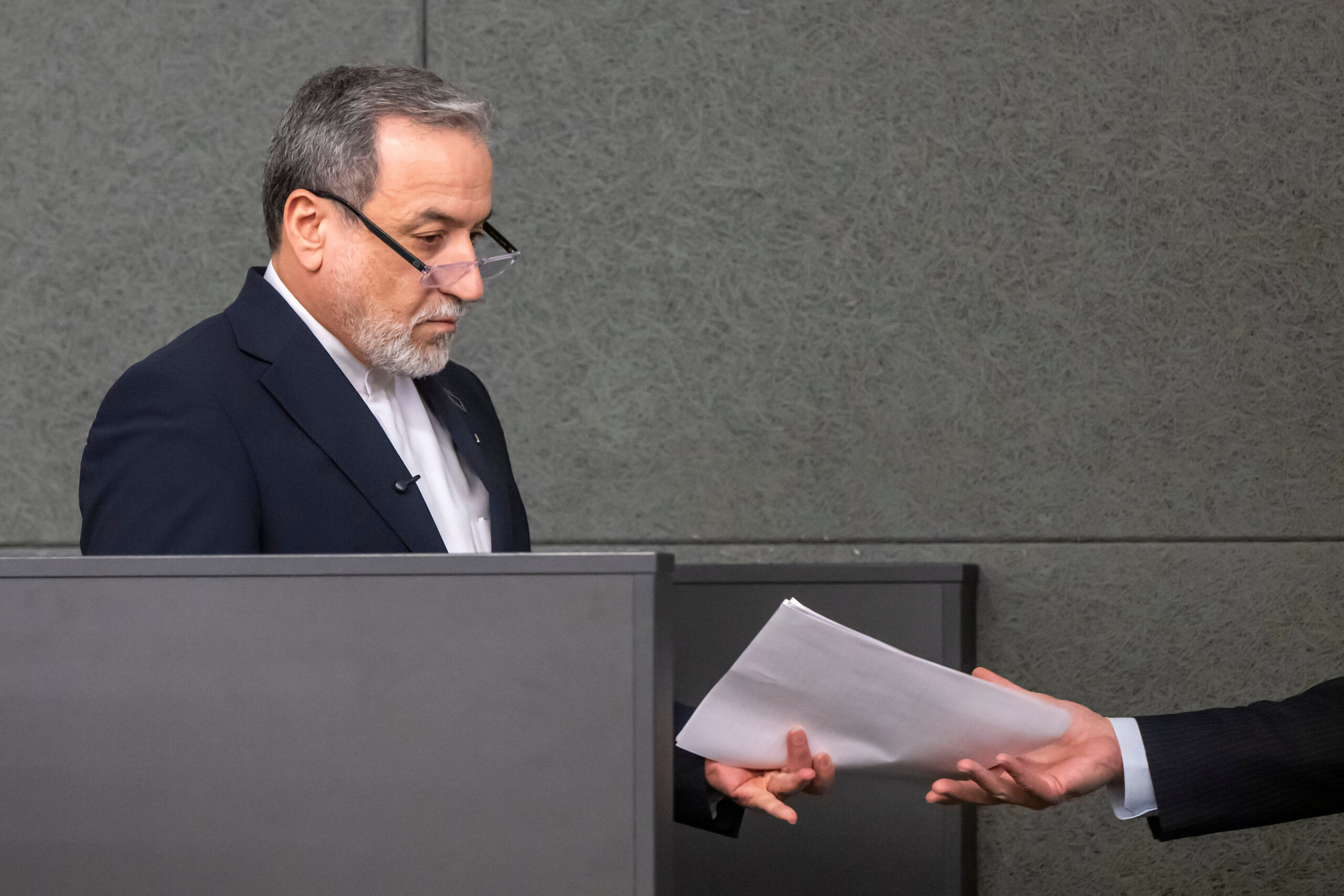 Iran, Foreign Minister Araghchi to Omani counterpart: “Open to serious de-escalation efforts” 1 iran foreign minister araghchi to omani counterpart open to serious de escalation efforts scaled