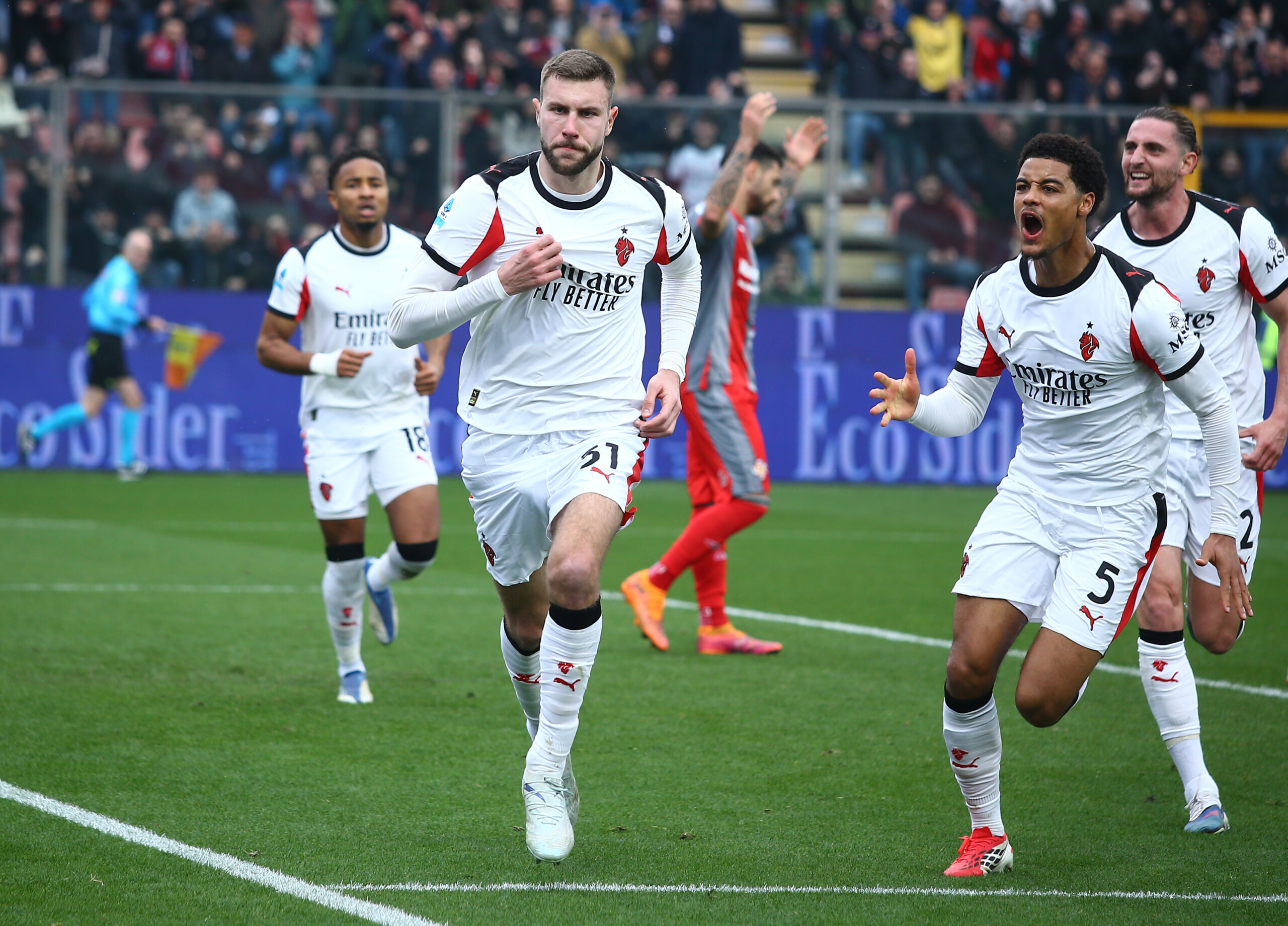 serie a cremonese milan 0 2 rossoneri 10 points behind inter scaled