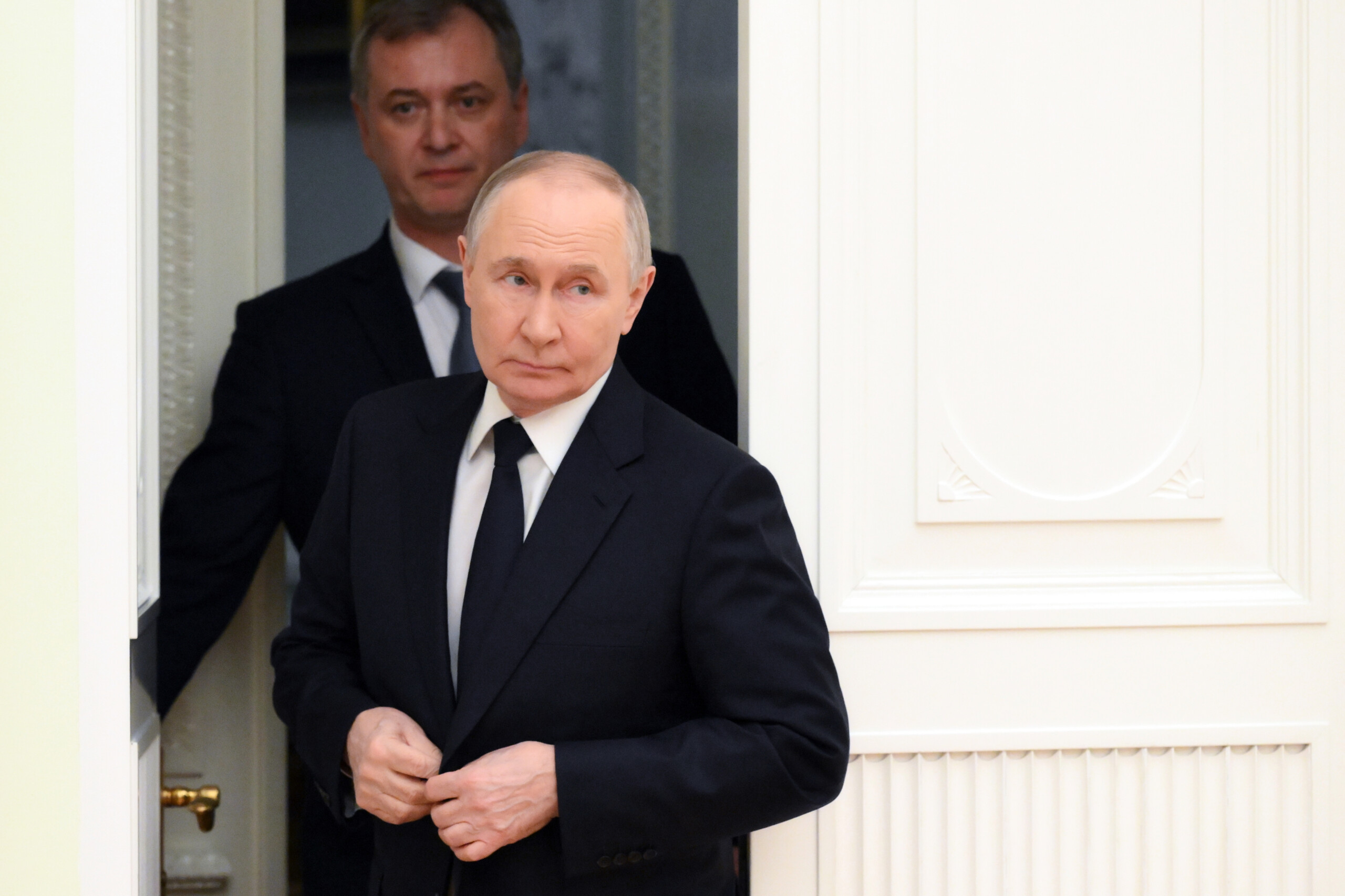russia putin hosts hungarian foreign minister energy supplies discussed scaled