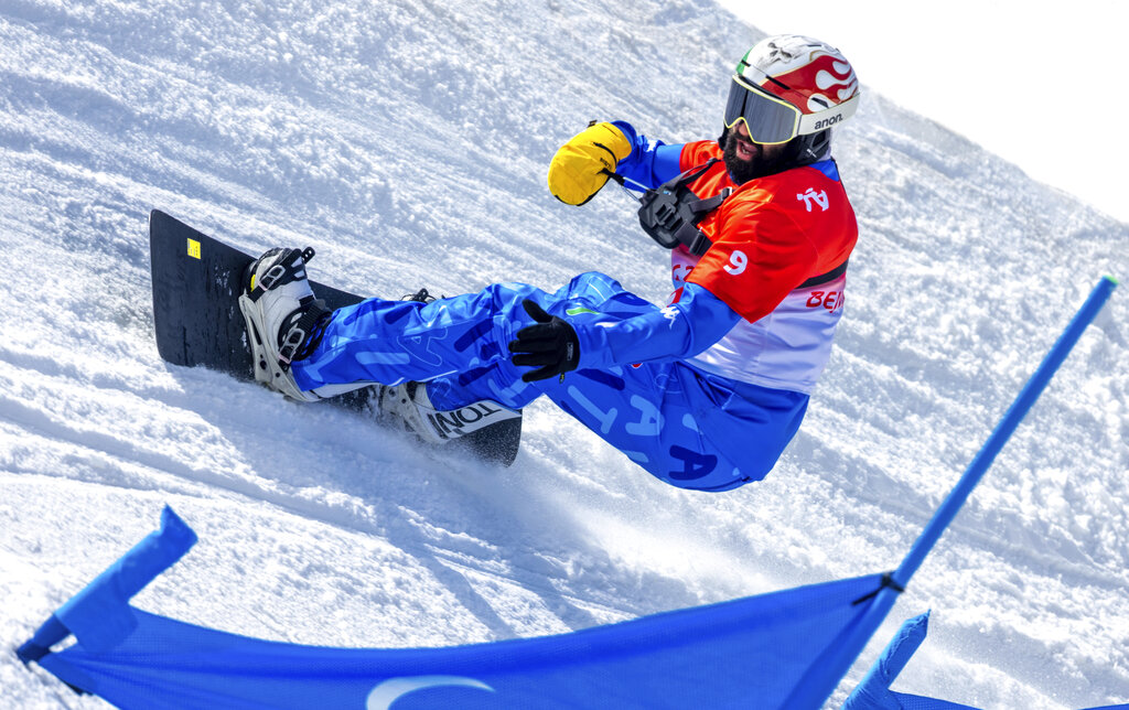 milan cortina snowboarder cardani falls and loses consciousness paralympics at risk