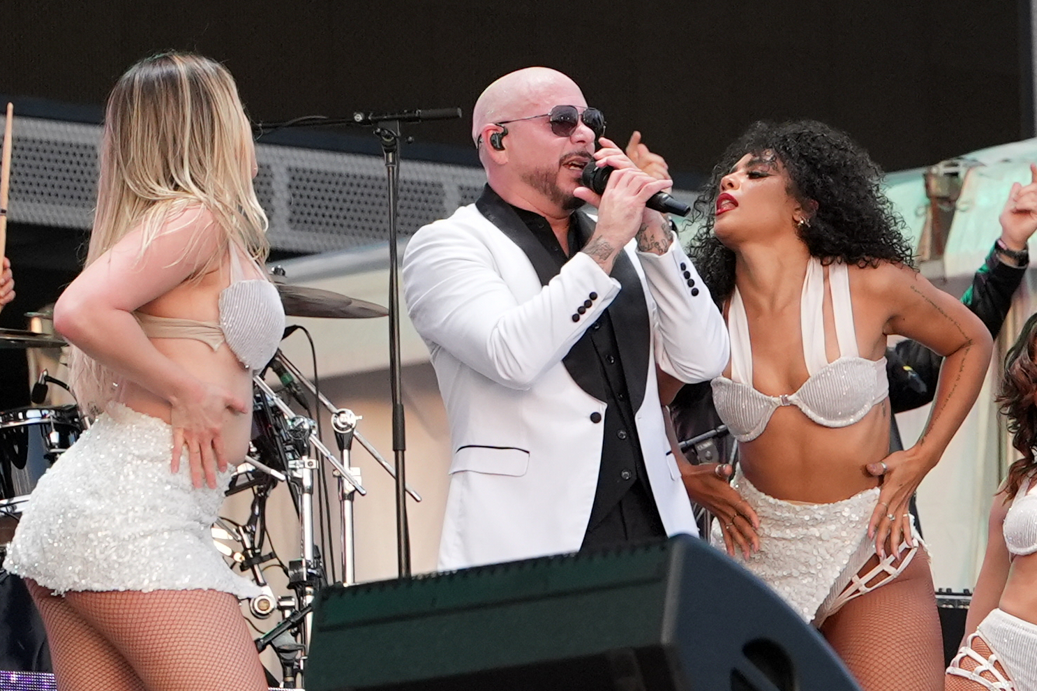 pitbull returns to italy for a single date on 9 september in milan