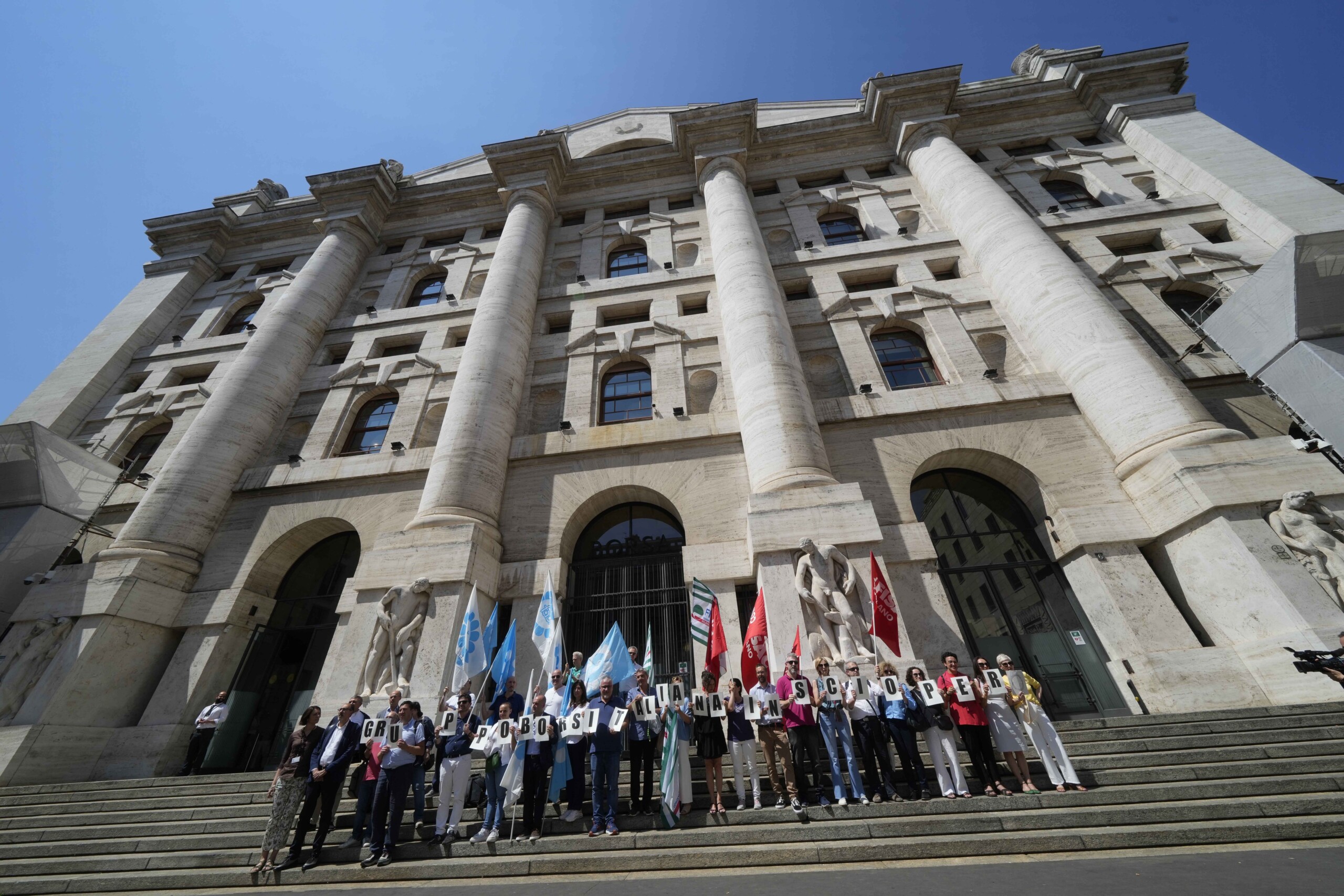 spread btp bund closes down at 76 basis points scaled