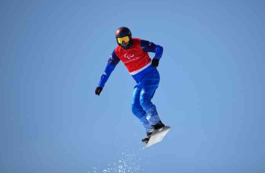 milan cortina paralympics perathoner wins gold in snowboarding a new record