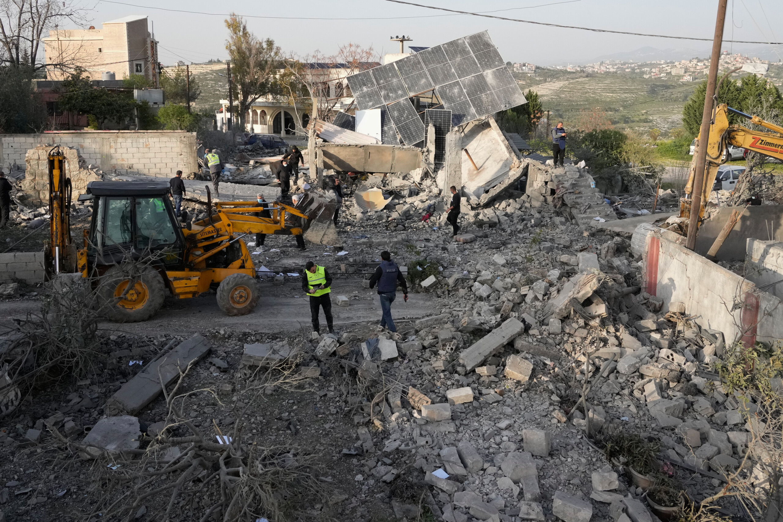 idf ground troops have killed dozens of hezbollah militants in southern lebanon scaled