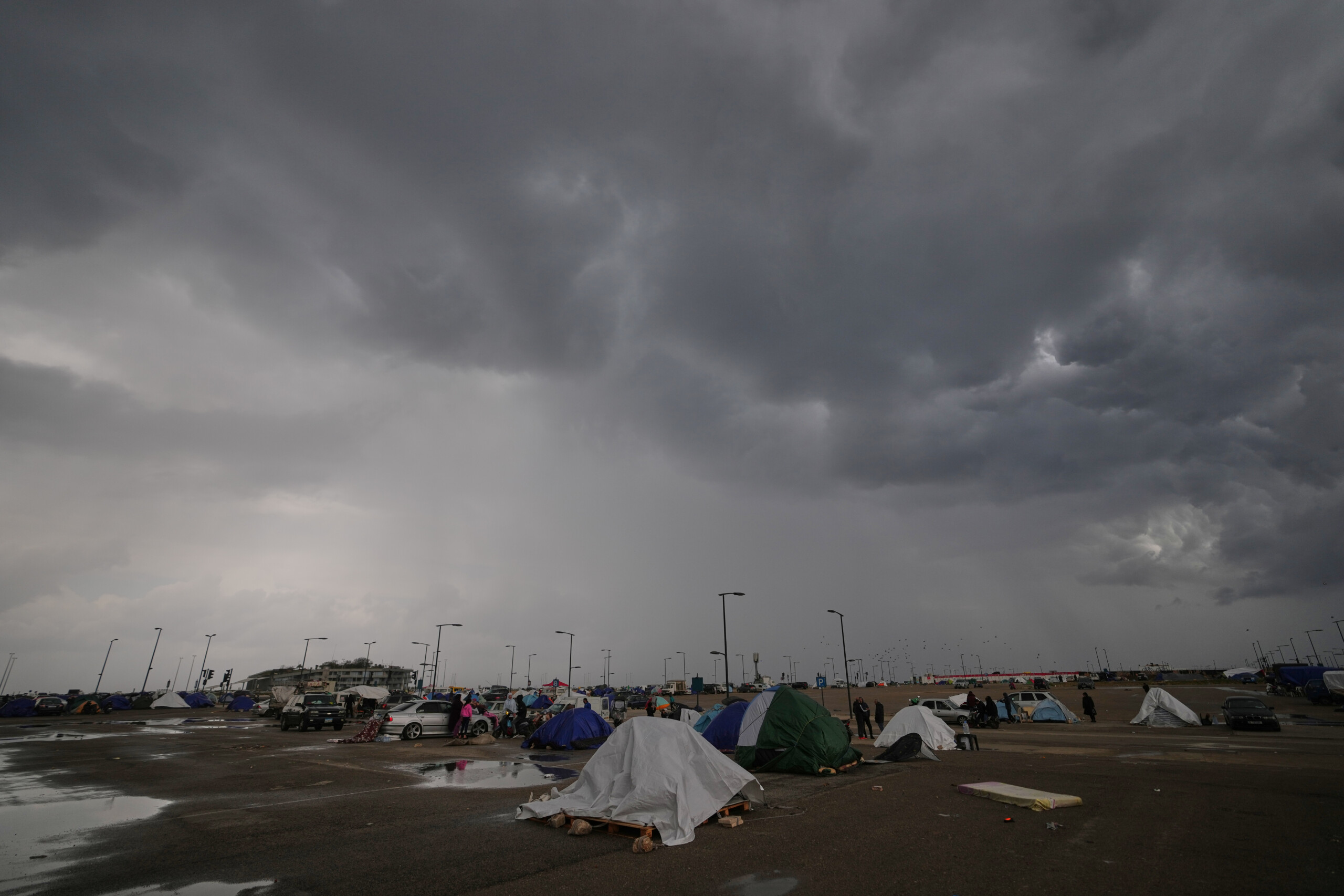 lebanon eu dramatic situation with 900000 displaced people stop the attacks scaled