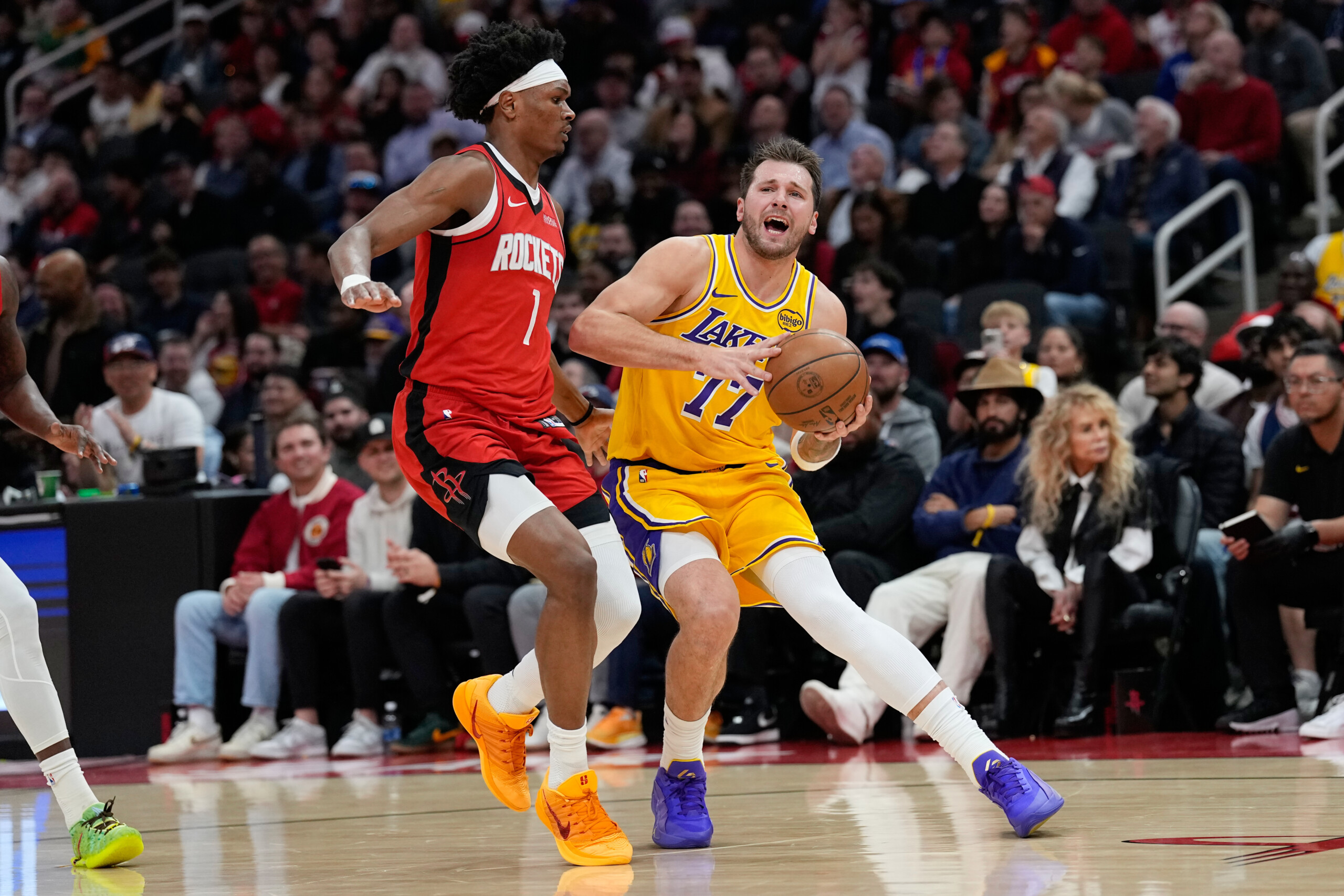 nba lakers win in houston atlanta make it 10 wins in a row scaled