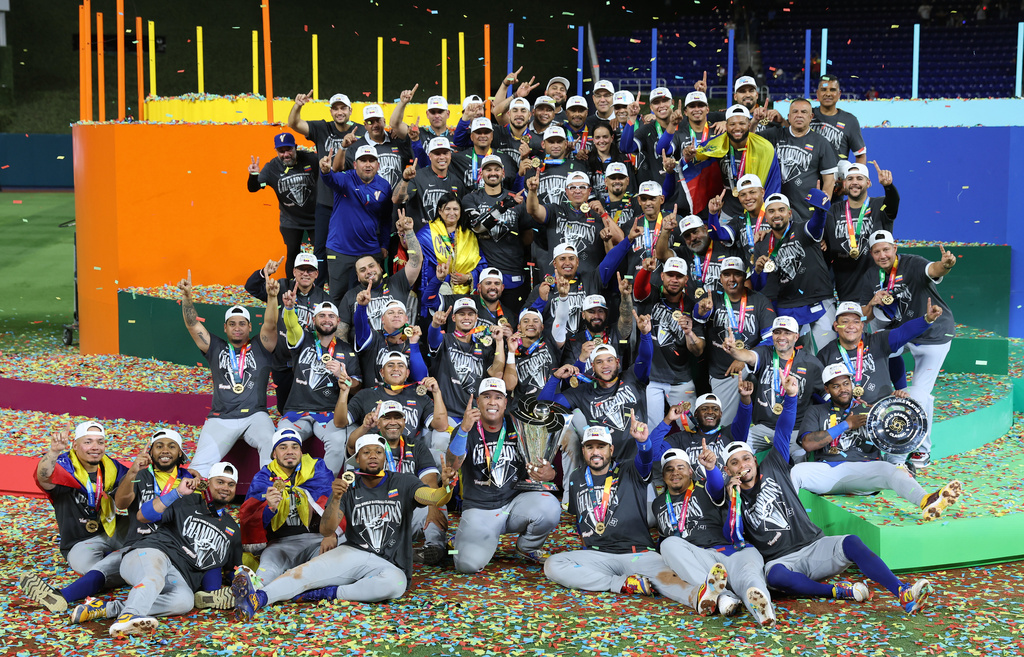 world baseball classic venezuela beat the usa 3 2 to win their first title