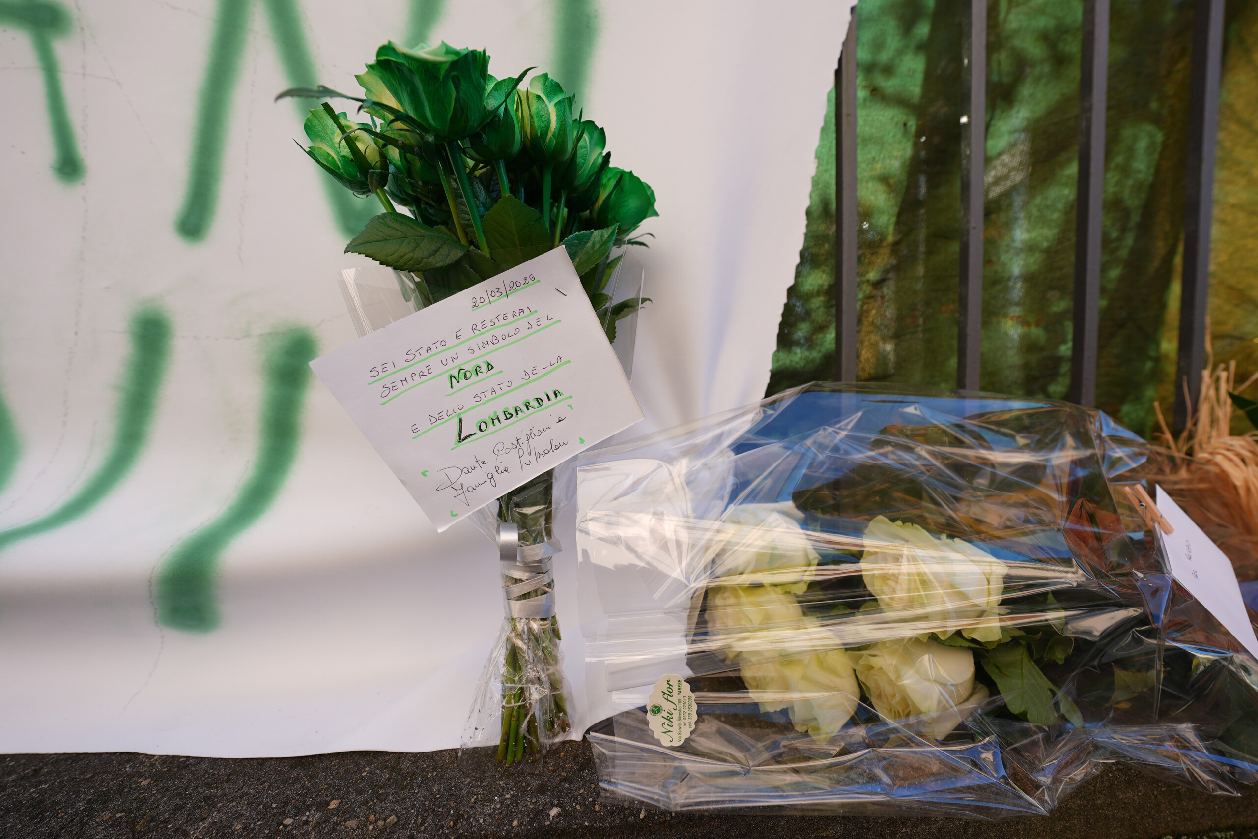 Bossi, at funeral in Pontida monastery only family, friends and guests 1 bossi at funeral in pontida monastery only family friends and guests scaled