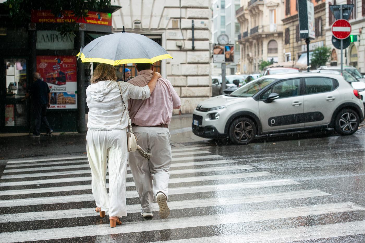 bad weather rain and snow in central and southern italy a yellow alert in nine regions on friday