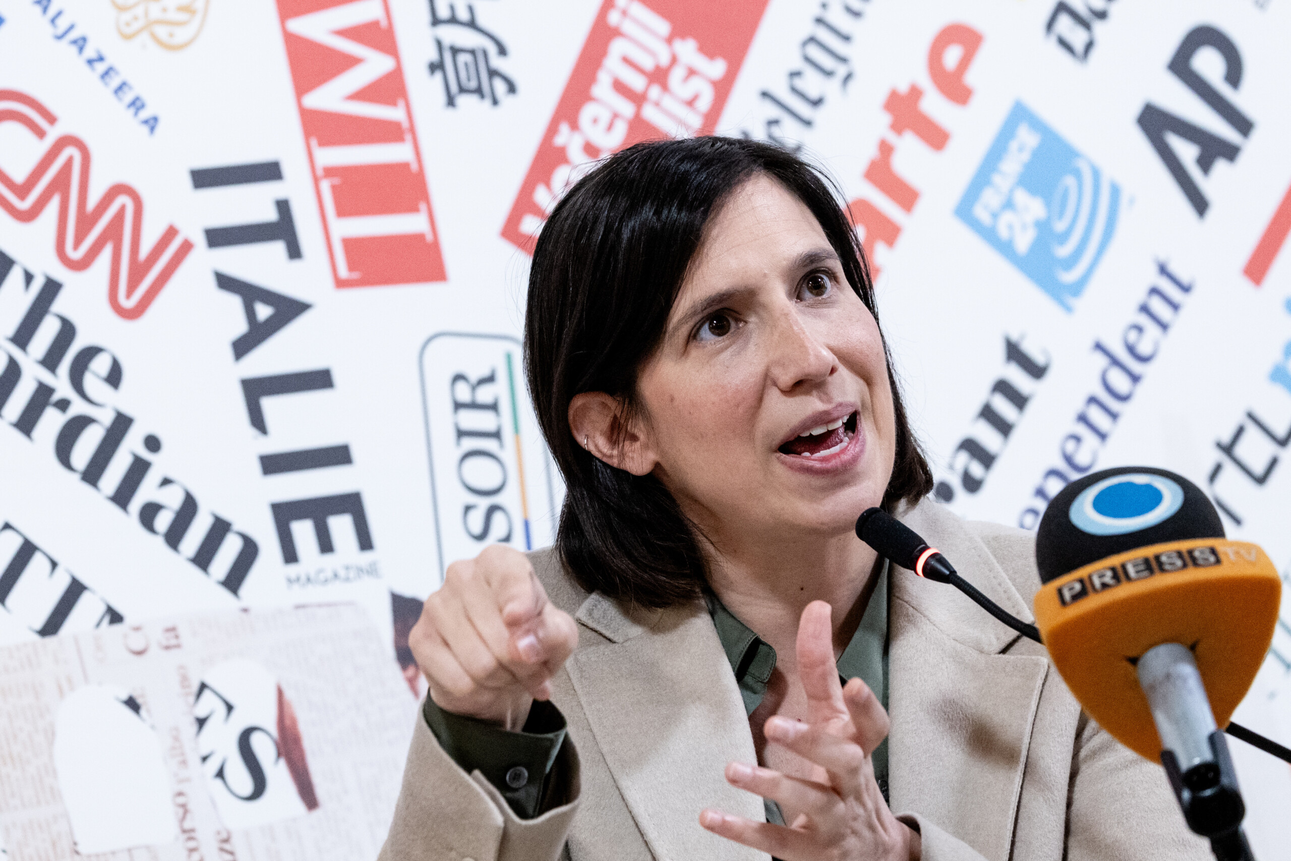 iran schlein the government must come to parliament and say no to the use of bases scaled