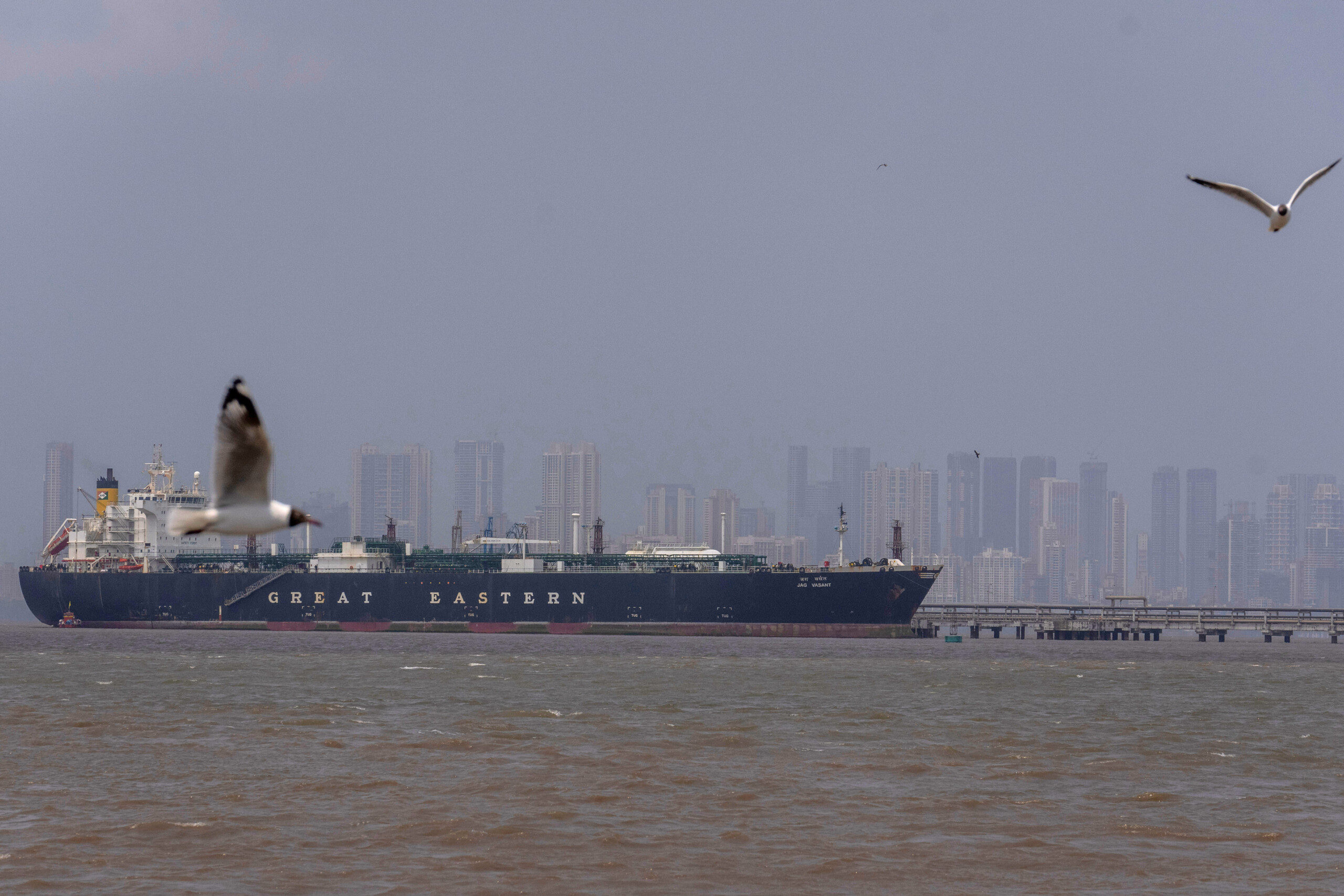 iran wsj negotiations over the strait of hormuz at a standstill us air strikes possible after trumps term ends scaled