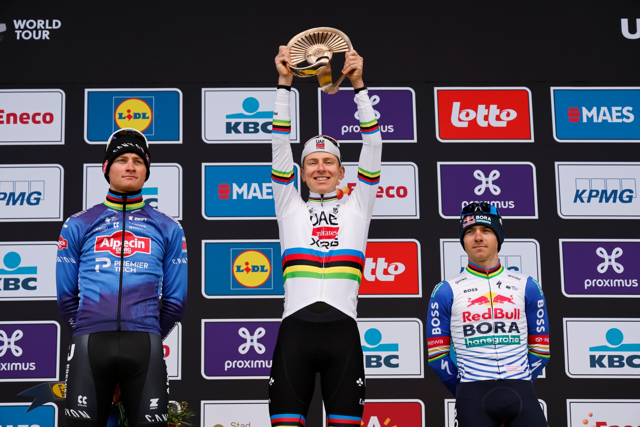 Cycling, riders run red lights during Tour of Flanders: Pogacar also under investigation 1 cycling riders run red lights during tour of flanders pogacar also under investigation scaled