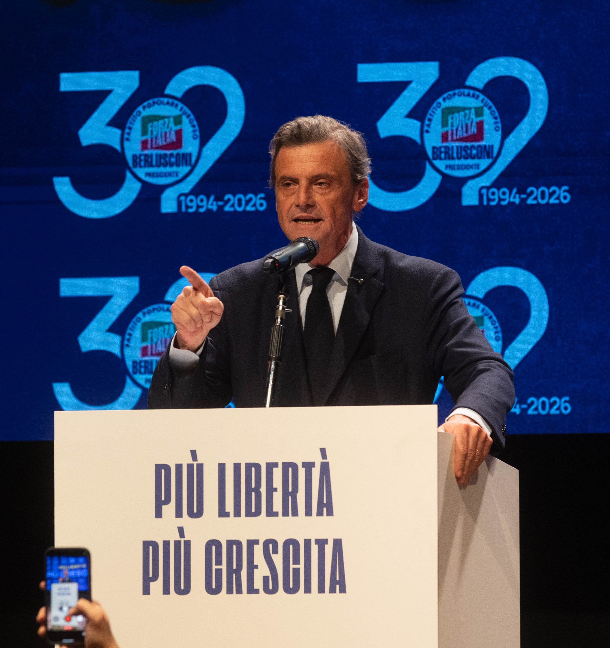 c sinistra calenda to renzi thanks but im staying where the voters have put me scaled