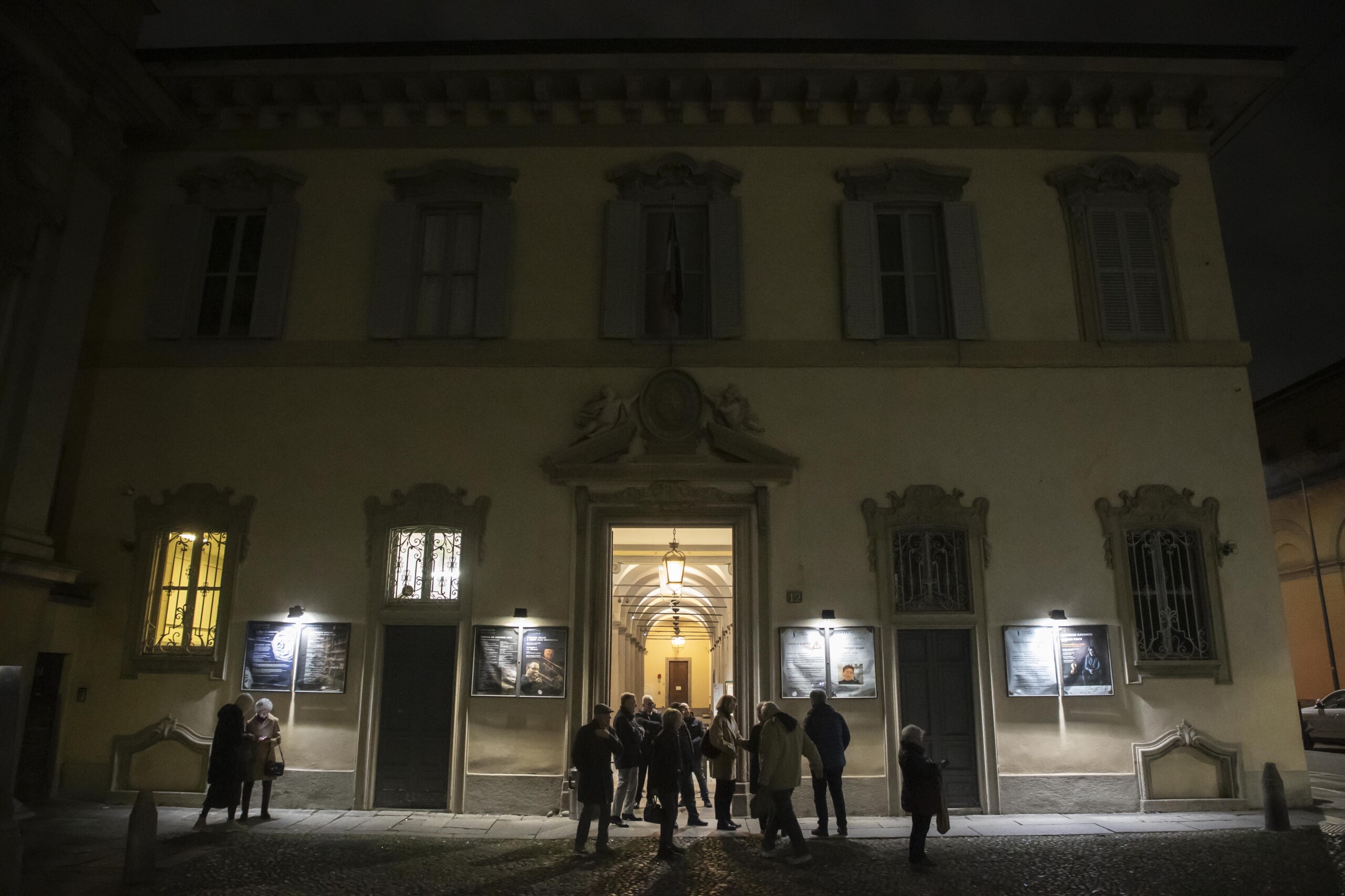 milan fire breaks out in conservatory dormitory 30 people evacuated scaled