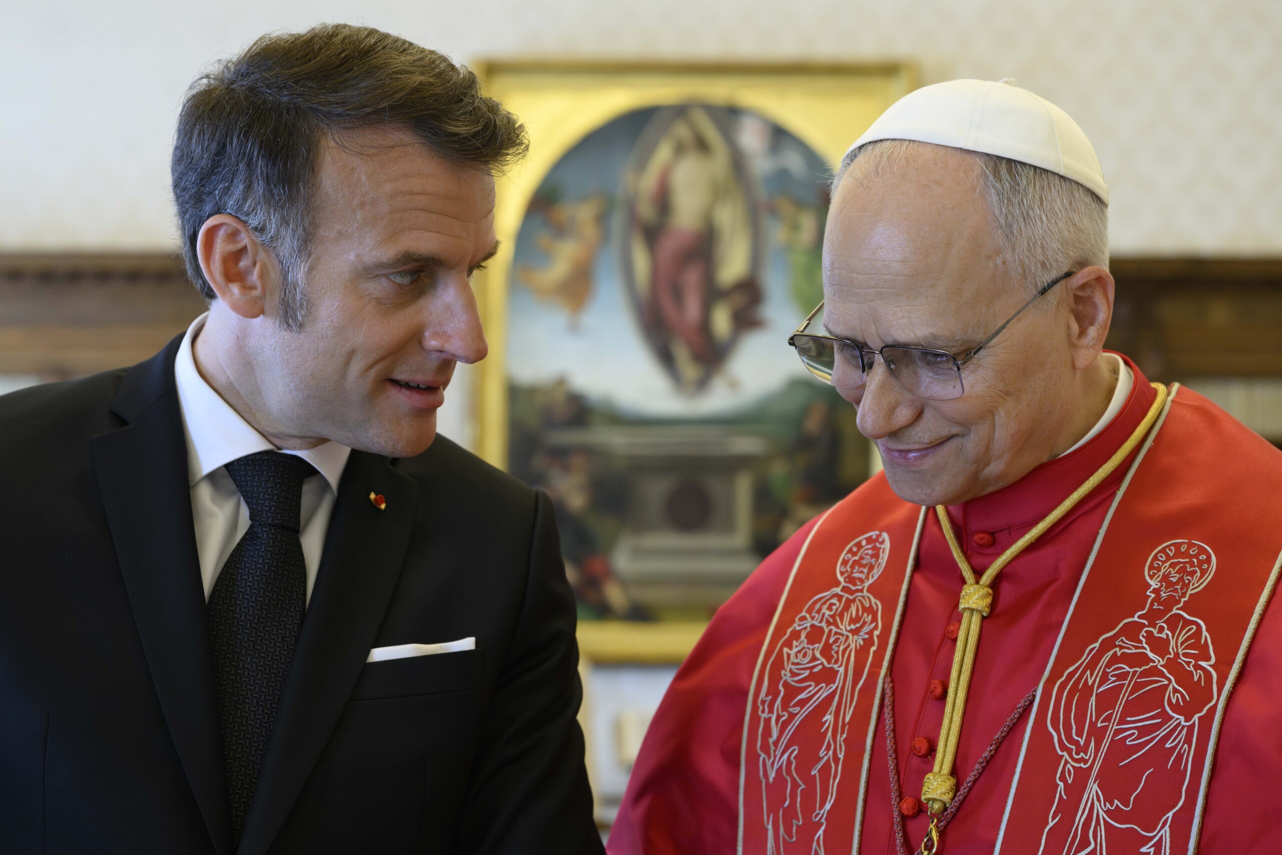 vatican pope macron meeting ending conflicts through negotiation scaled