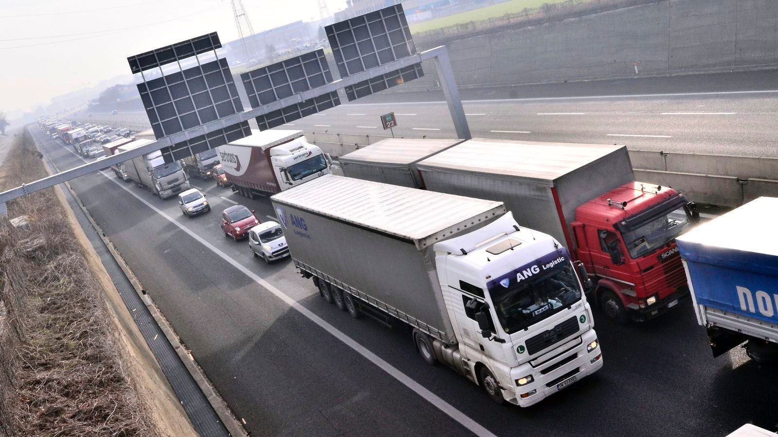 Fuel: Strike Ombudsman reiterates call to lift the ban on lorries from 20–25 April 1 fuel strike ombudsman reiterates call to lift the ban on lorries from 20 25 april