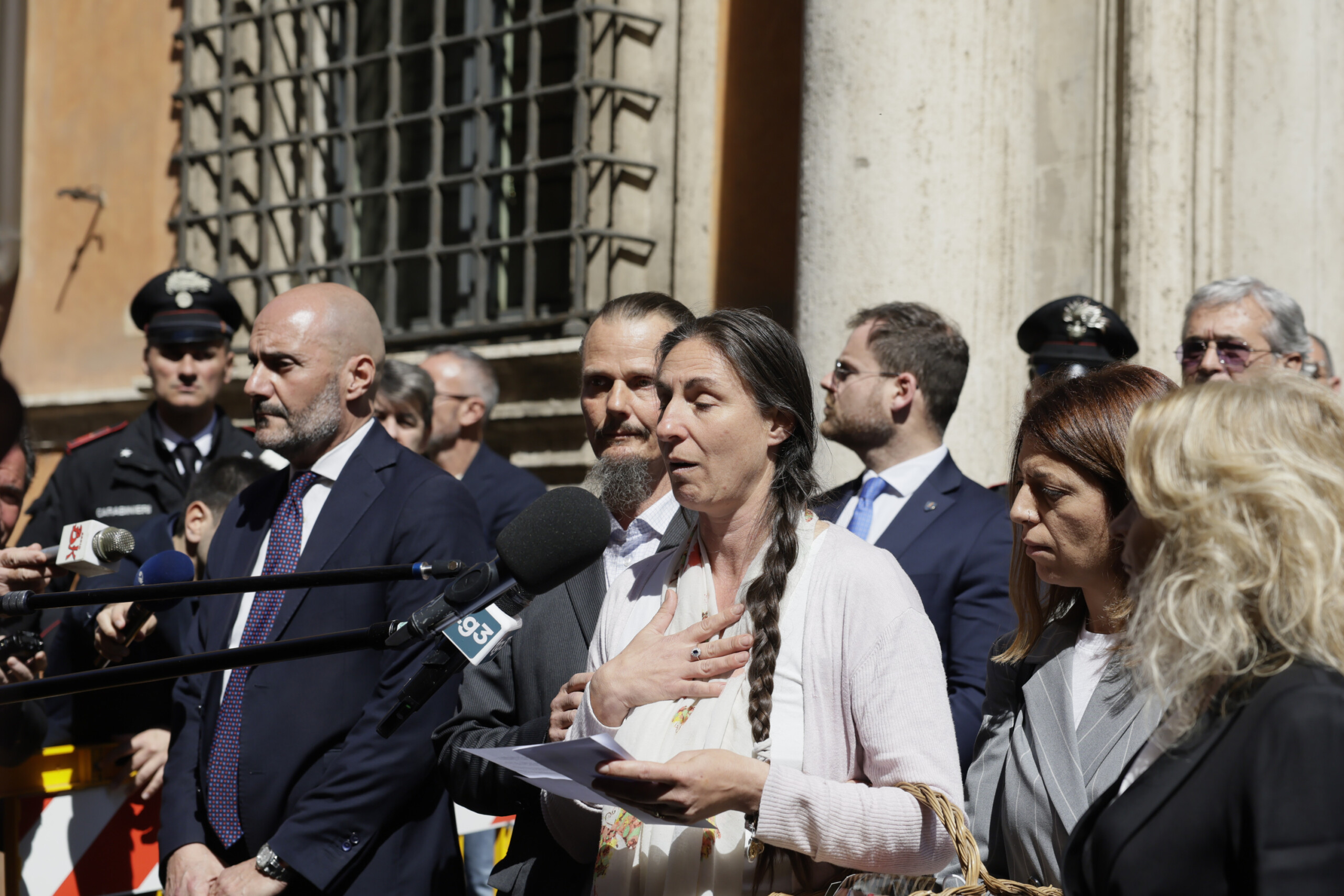 a family in the forest experts views it is urgent to restore the family unit scaled