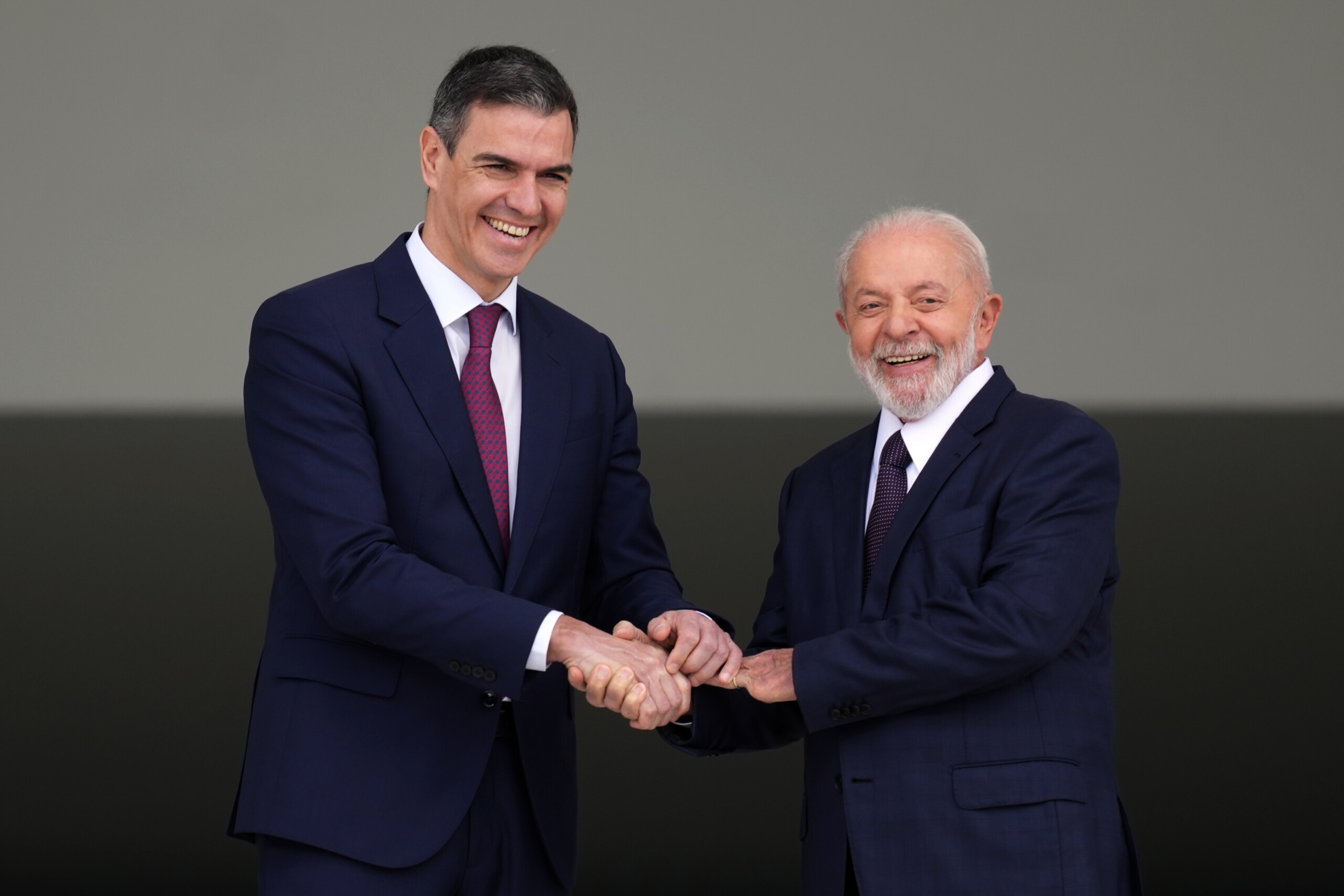 spain sanchez meets lula holds talks with brazil and attends a summit on defending democracy scaled